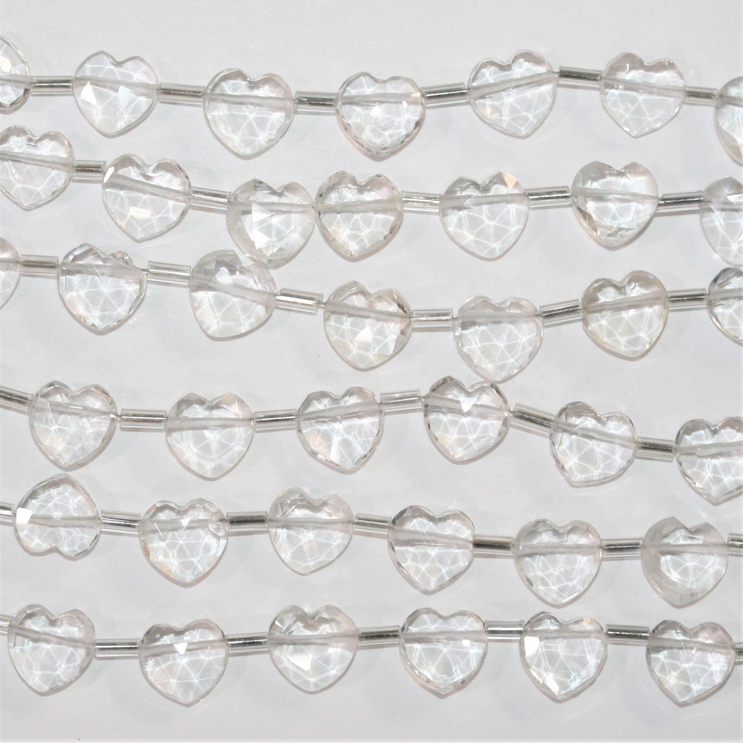 Cuentas de corazón facetadas de cuarzo cristal de roca de 6" de 9 a 10 mm, hilo de 16 cm.