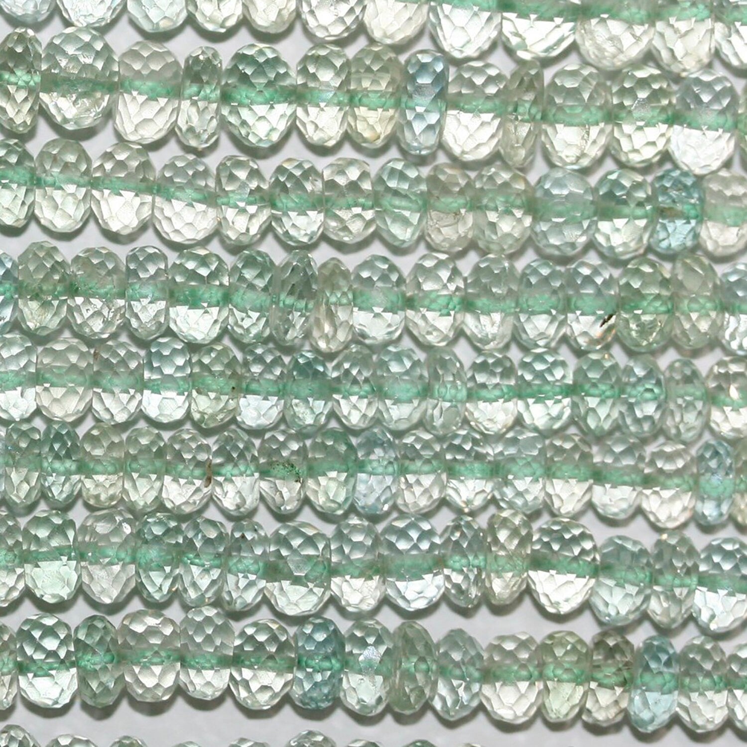 Cuentas redondas facetadas de Santa Prasiolita de 7" (6 x 3 mm) - Hilo de 17 cm