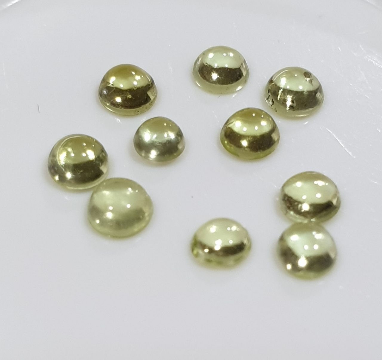 10 Pcs Lot Peridot 2.5mm Round Cabochon 10 Pcs Lot- Natural Stones - Wholesale Gemstones - Calibrated Cabochons