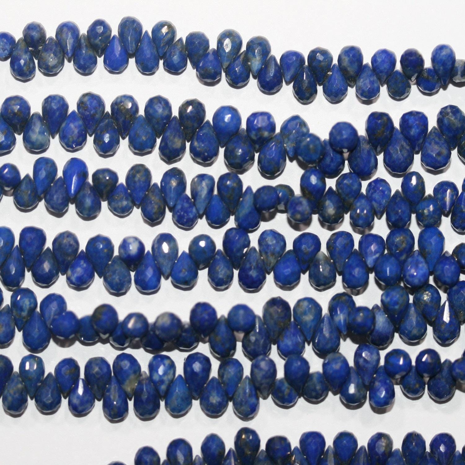 Perles en lapis-lazuli facettées de 8 pouces (6 x 4 mm). Longueur du fil : environ 20 cm.