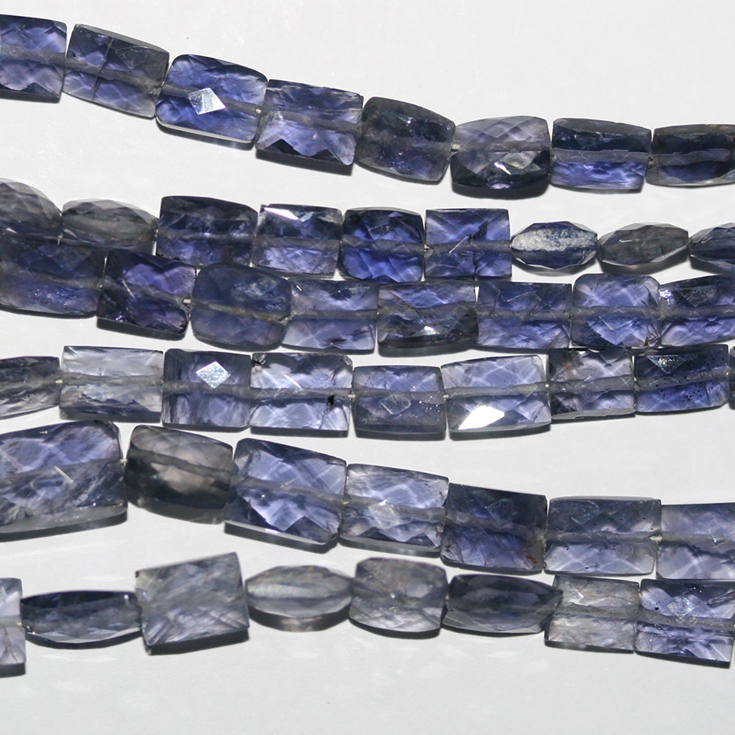 Perles rectangulaires à facettes en stilolite de 20 cm (8 pouces), 6 x 4 mm. Longueur du fil : environ 20 cm.