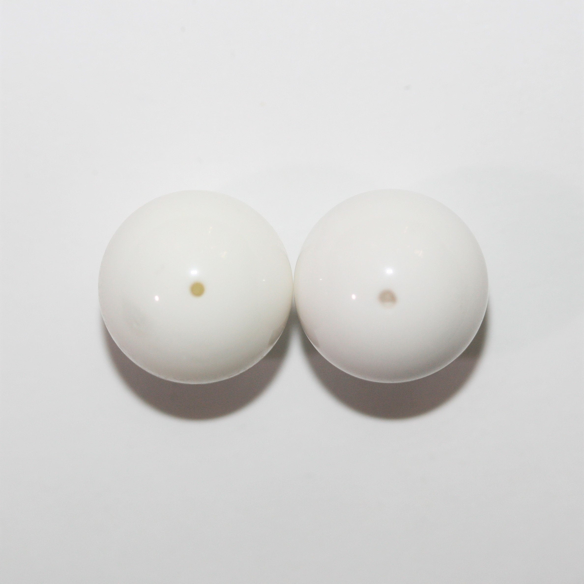 Ágata Blanca Semiperforada Redonda Lisa 16mm.- 1 Par