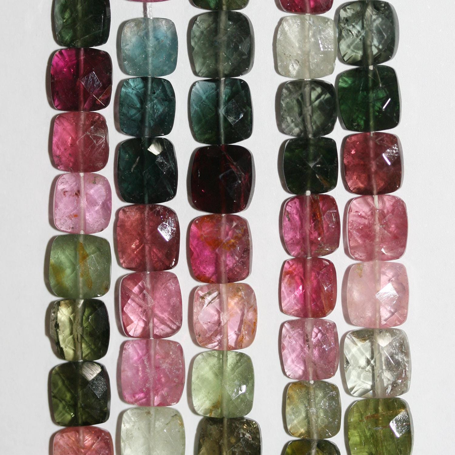 Perles carrées plates à facettes en tourmaline St de 14 pouces (environ 7-8 mm) - Longueur du fil : 35 cm