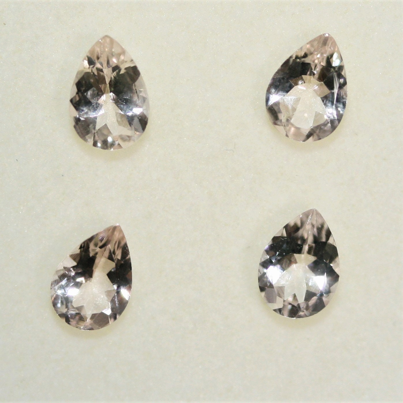 Lote de 4 Morganitas Facetadas en Forma de Gota de 7x5 mm (4 Piezas)