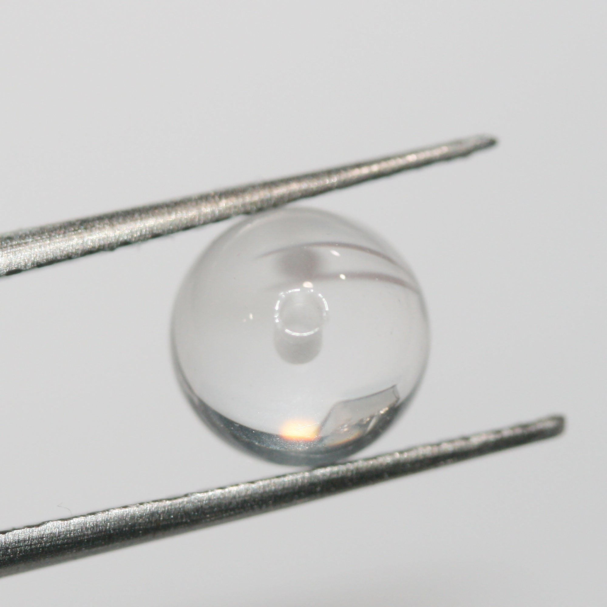 Perles rondes en quartz cristal de roche, demi-percées, 8 mm (4 paires).