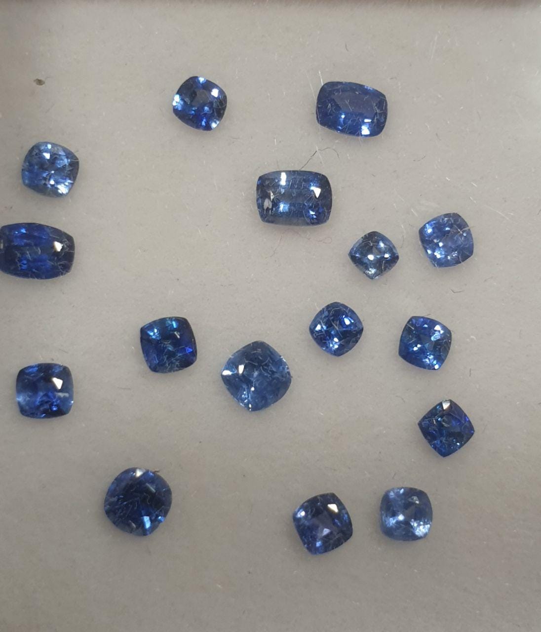 Lote de zafiros azules naturales AAA - Tamaños y formas variados, facetados, cuadrados y rectangulares - Paquetes de piedras preciosas - Piedras sueltas - Precio al por mayor
