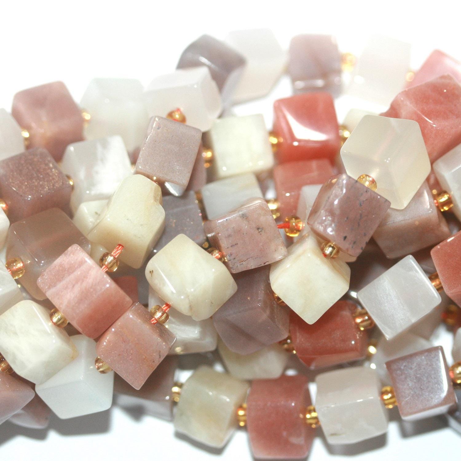 15" St Perles cubiques irrégulières lisses en pierre de lune multicolore 8 mm. Fil de 39 cm.