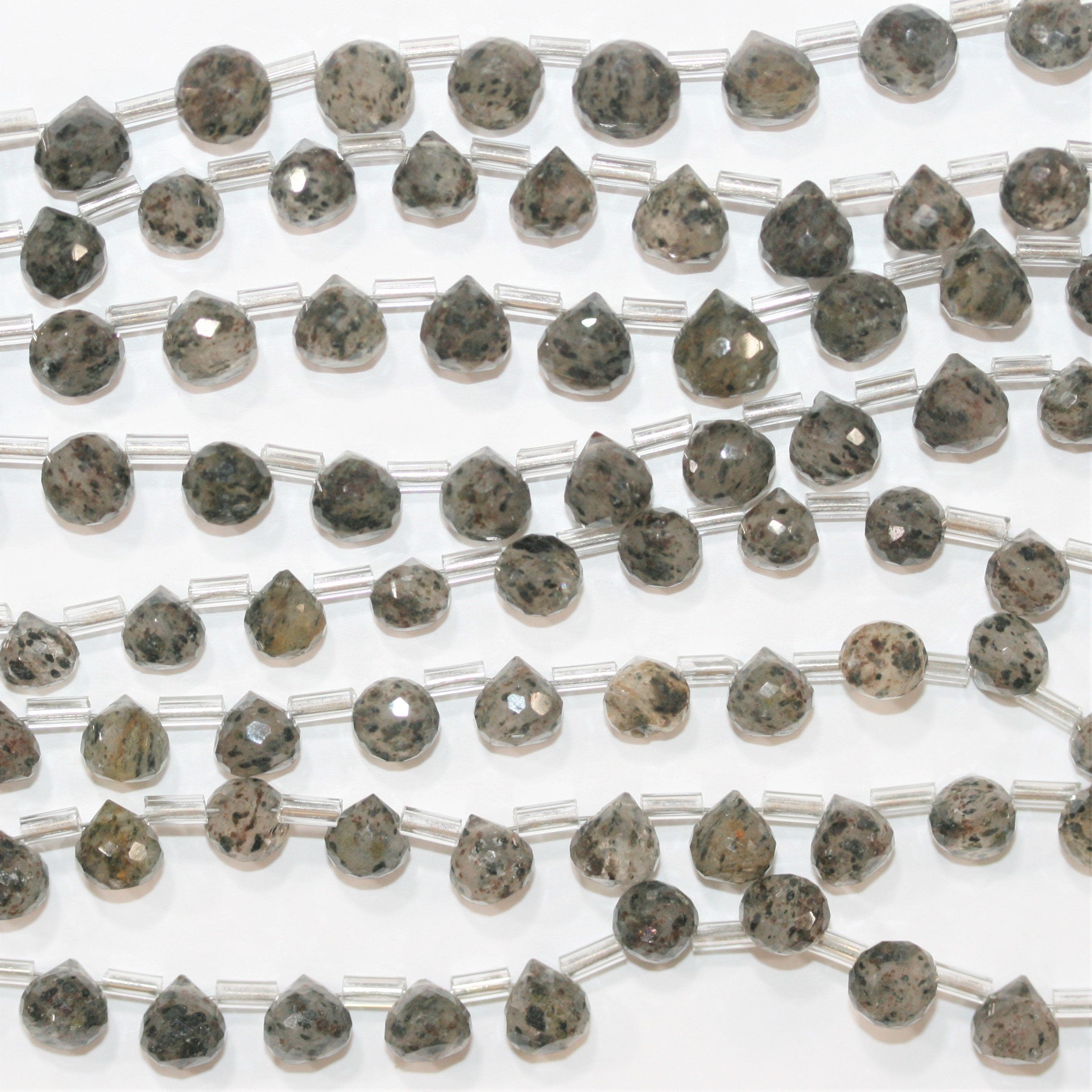 Perles en quartz St Dragon à facettes en forme de goutte, 9" (6-7 mm) - Brin de 23 cm.