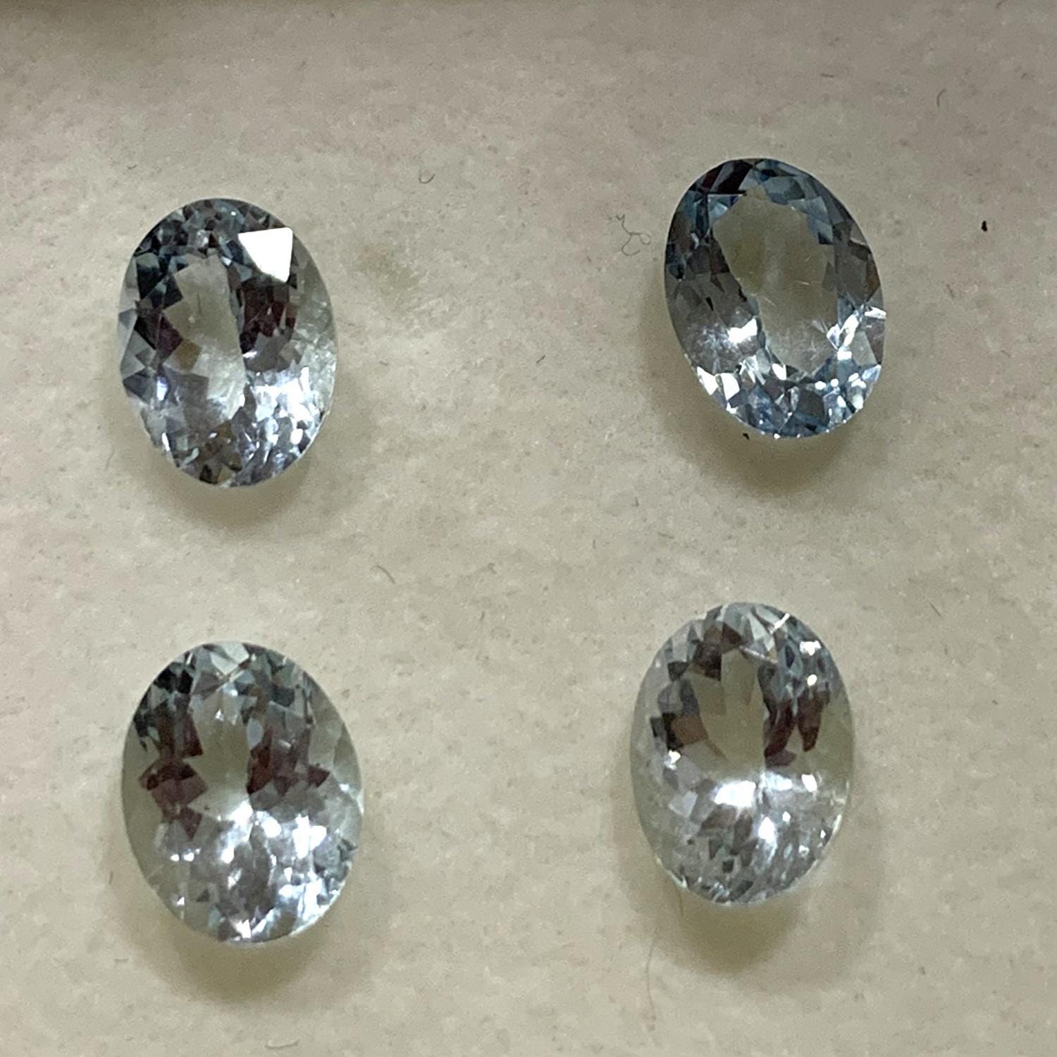 Lot de 4 pierres précieuses ovales à facettes en aigue-marine (8 x 6 mm). Pierres taillées de qualité supérieure, vente en gros.