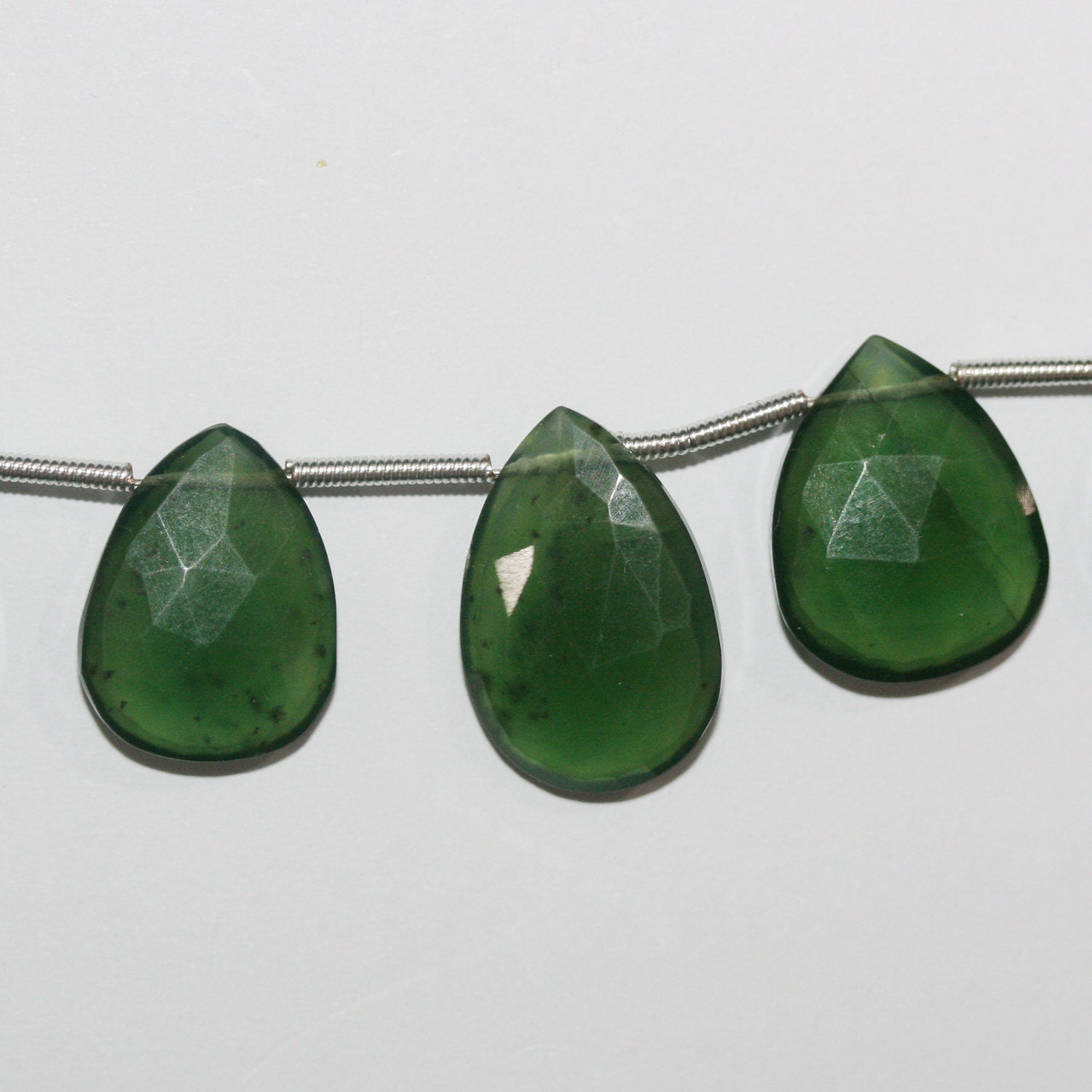 Perles en forme de goutte à facettes graduées St Serpentine 8" 20x13-24x15mm.Environ - Fil 20cm.