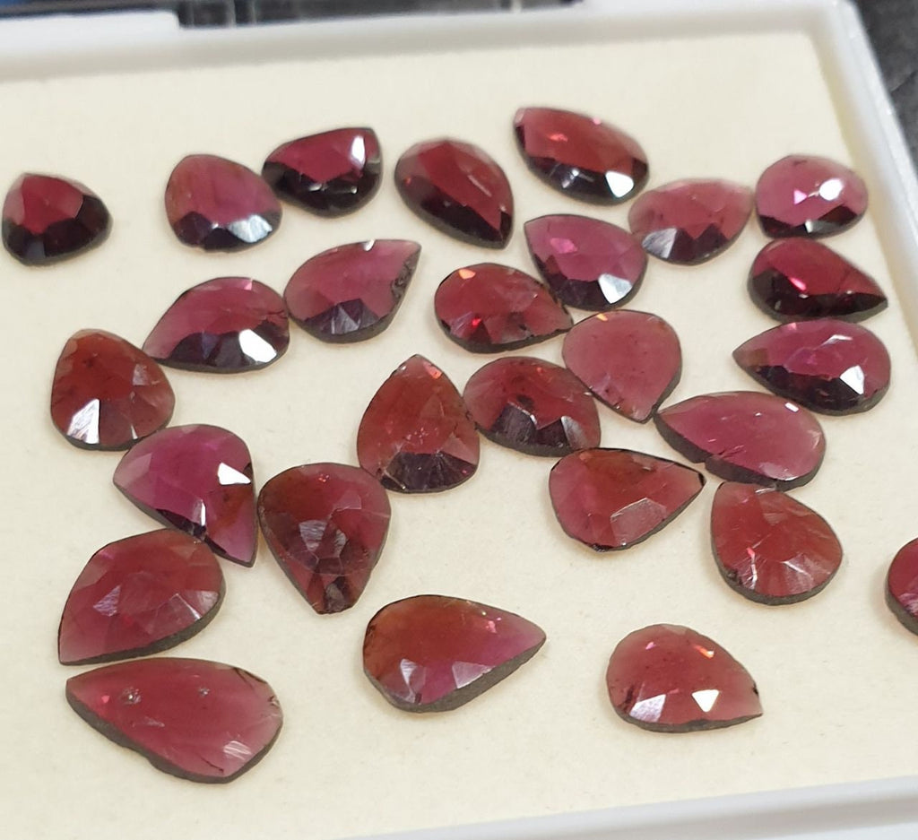 Lote de granate de corte rosa (8x6-10x7 mm) en venta al por mayor promedio (tal como está) - Granate rodolita de corte rosa