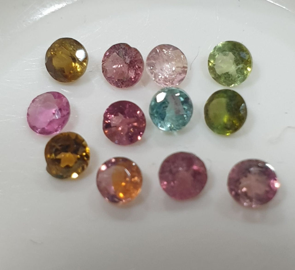 Lote de 12 turmalinas multiárea AAA de 3 mm (rosa, verde y amarillo). Gemas sin tratar de corte redondo. Proveedor de gemas al por mayor. Piedras auténticas.