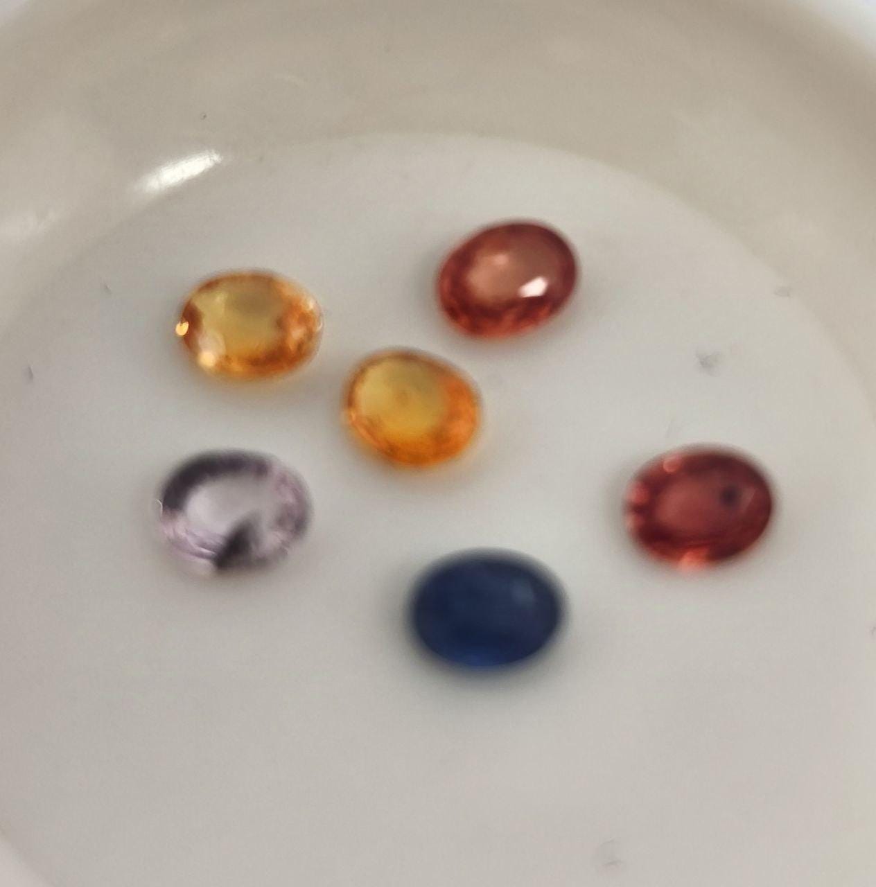 Lote de 6 zafiros multicolores ovalados facetados de 4 x 3 mm. - Paquetes de piedras preciosas - Piedras sueltas al por mayor - Gemas naturales