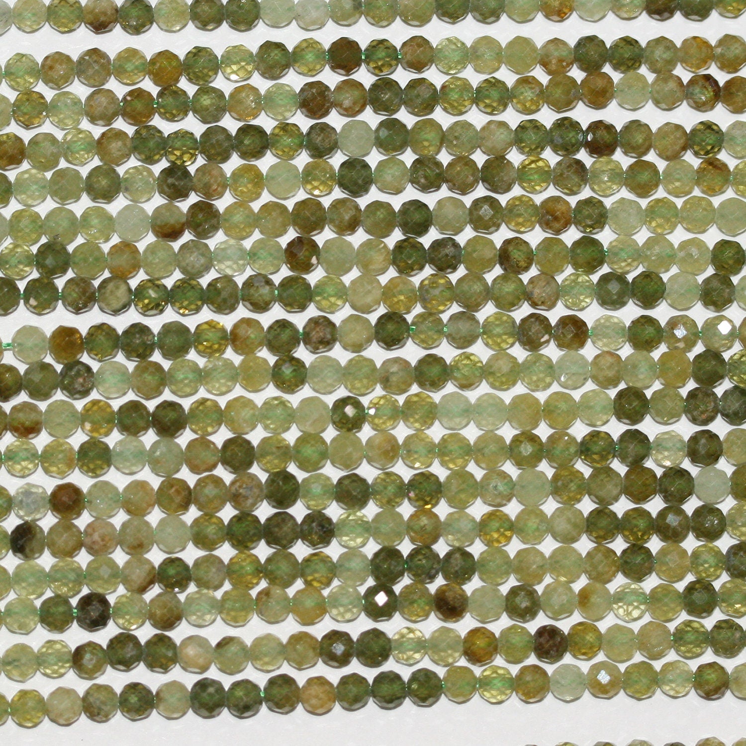 Collier de perles rondes à facettes en grenat grossulaire, 3,5-4 mm, 39 cm