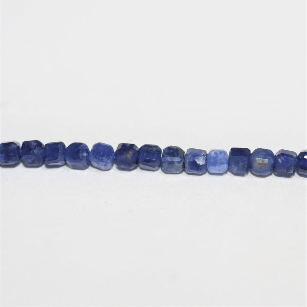 Perles cubiques à facettes en sodalite 2 mm - Fil de 39 cm - Réf. 13060