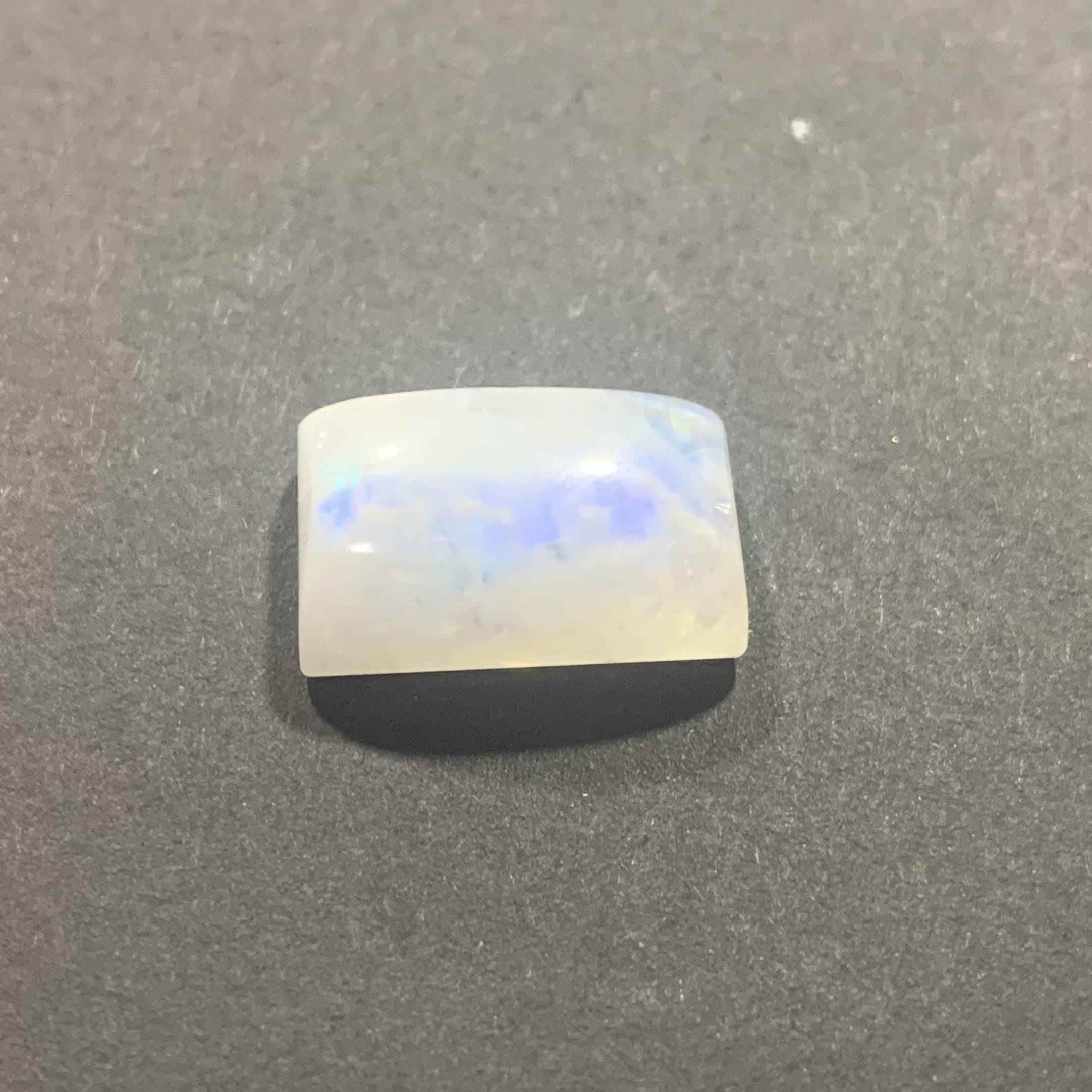 Cabochon rectangulaire en pierre de lune arc-en-ciel de feu bleu AAA 17,5x11 mm. (13,47ct.)