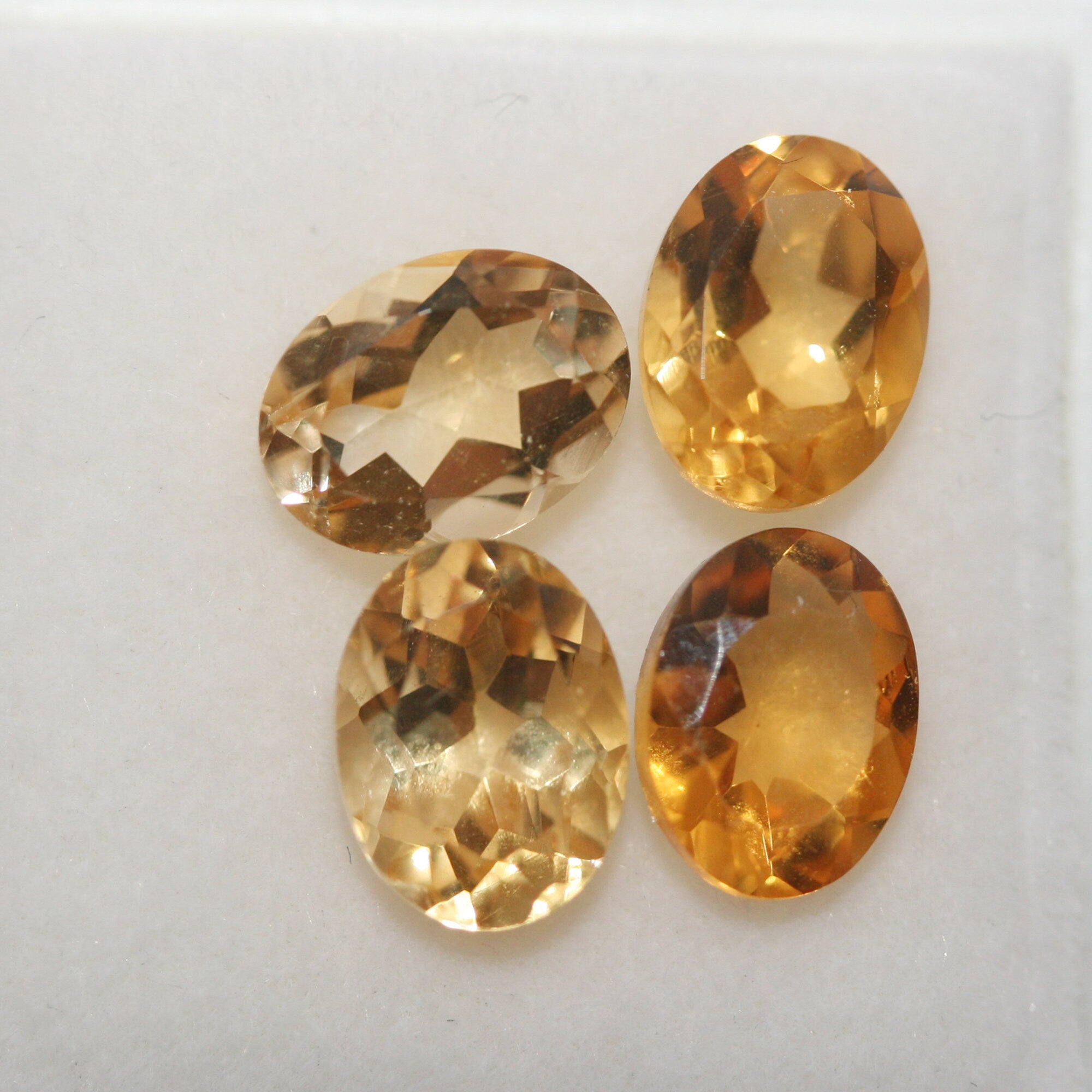Lote de citrino facetado ovalado de 8 x 6 mm (4 piezas). Piedras preciosas sueltas, precio al por mayor.
