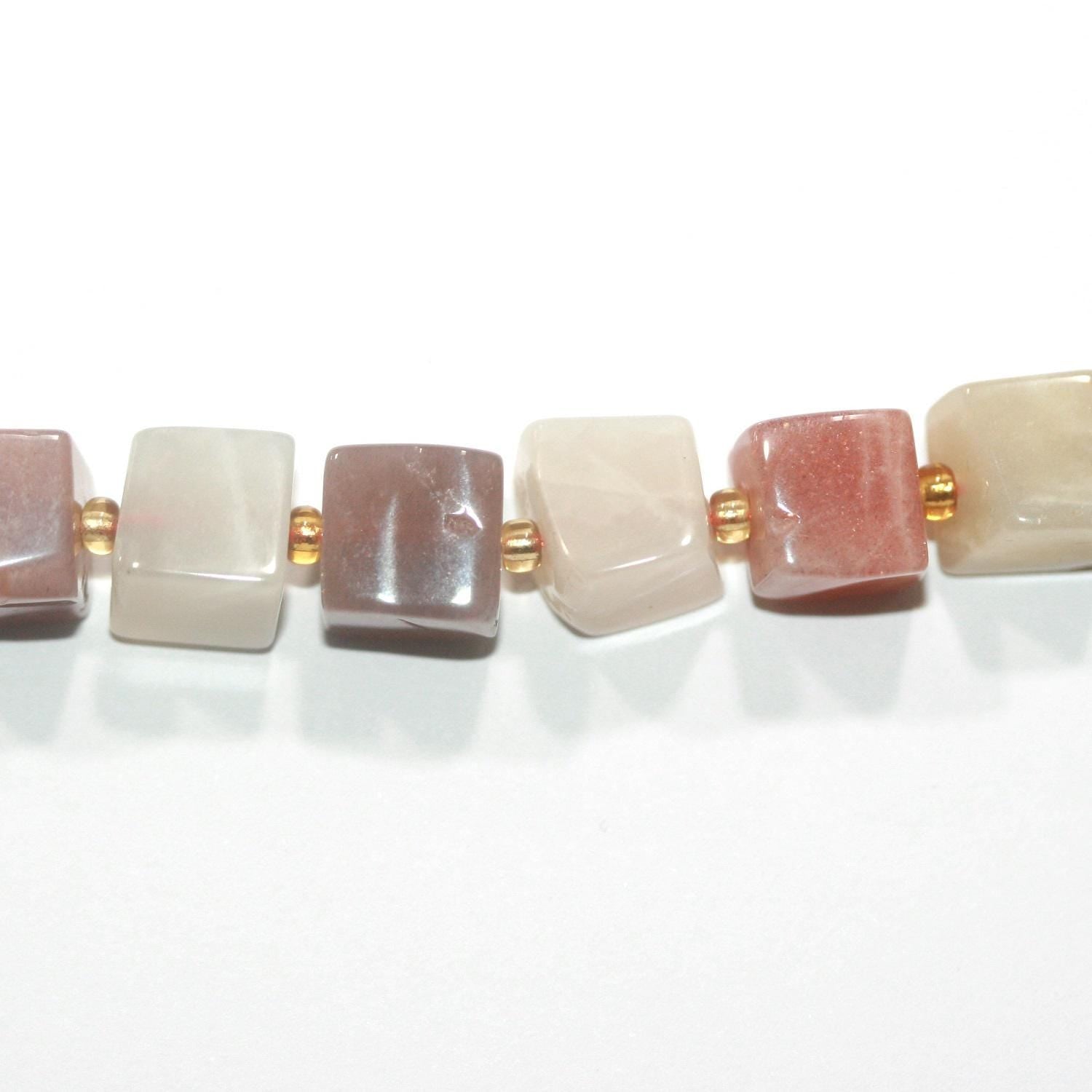 15" St Perles cubiques irrégulières lisses en pierre de lune multicolore 8 mm. Fil de 39 cm.