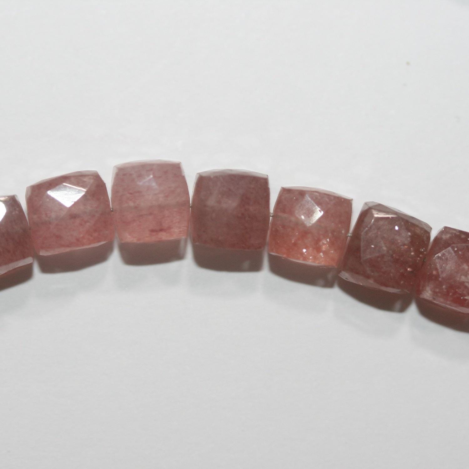 Cuentas cúbicas facetadas de cuarzo cereza de 8" (65 mm) - Hilo de 20 cm - Artículo 14937