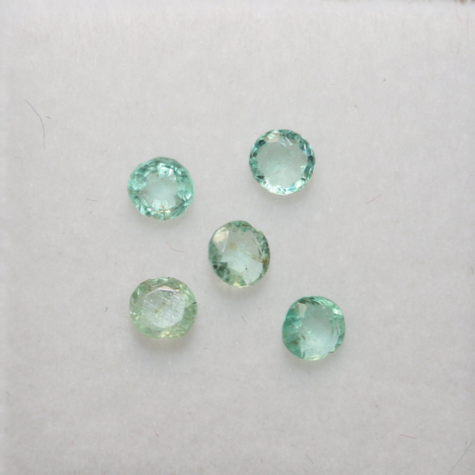 Lote de 5 esmeraldas facetadas redondas de 3 mm - Paquetes de piedras preciosas - Piedras sueltas al por mayor - Gemas naturales