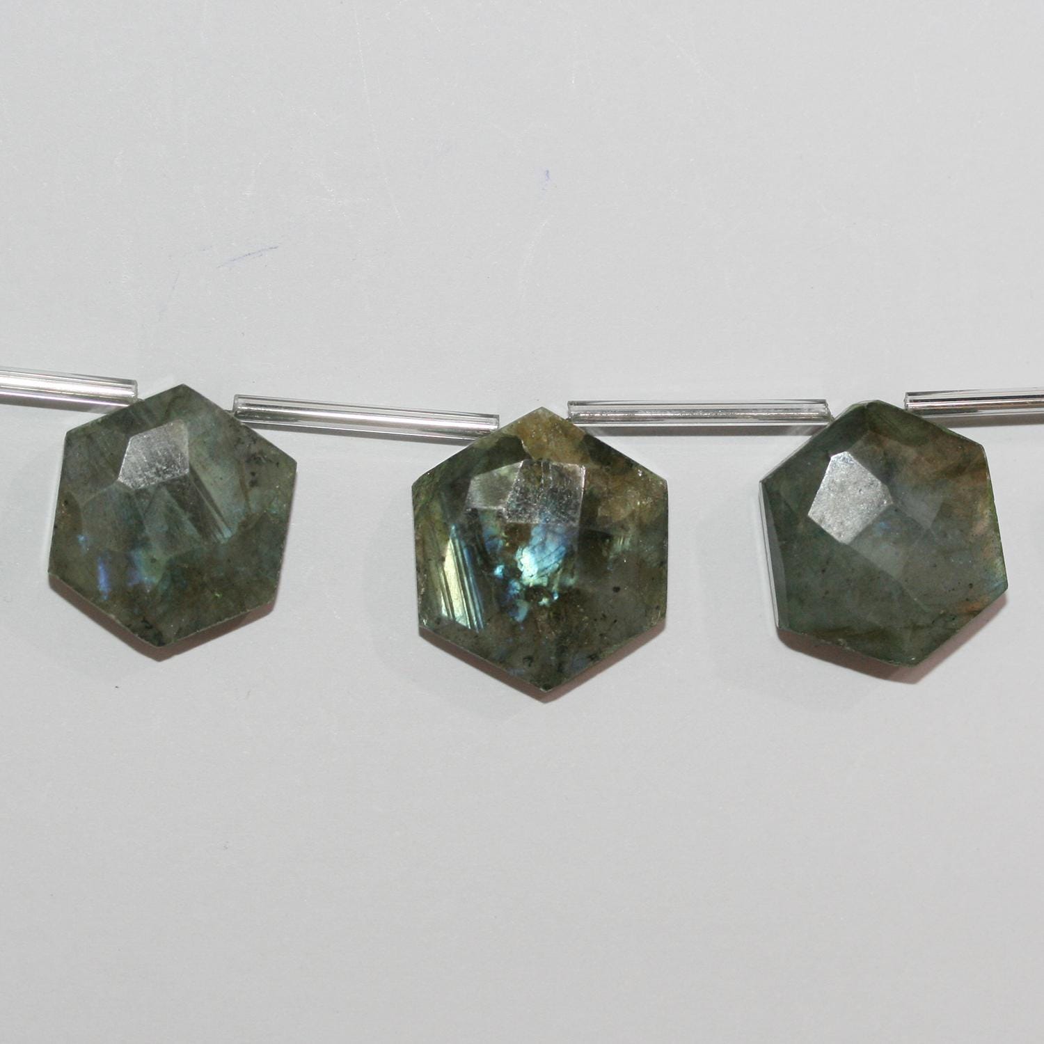 Perles hexagonales à facettes en labradorite de 20 cm (8 pouces), 17-18 mm - Fil de 20 cm