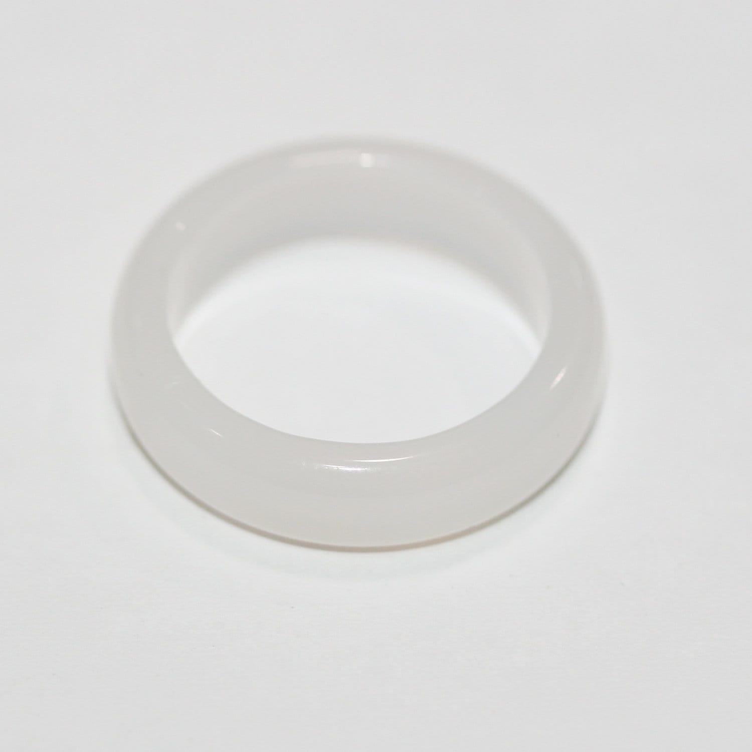 Pendentif en agate blanche lisse, 24 x 6 mm.