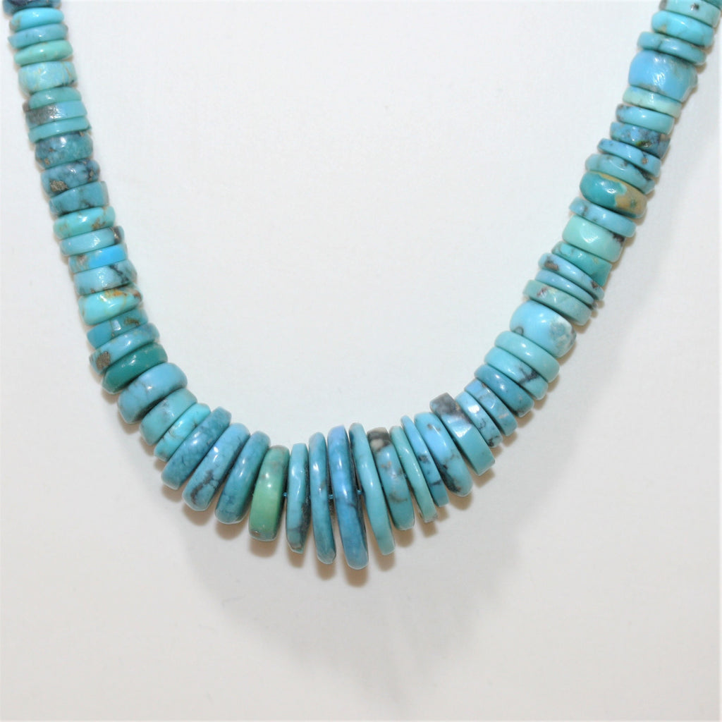 Collier en turquoise St lisse dégradée de 15 pouces (38 cm), 15 x 3 à 5 x 2 mm. Longueur approximative : 38 cm.