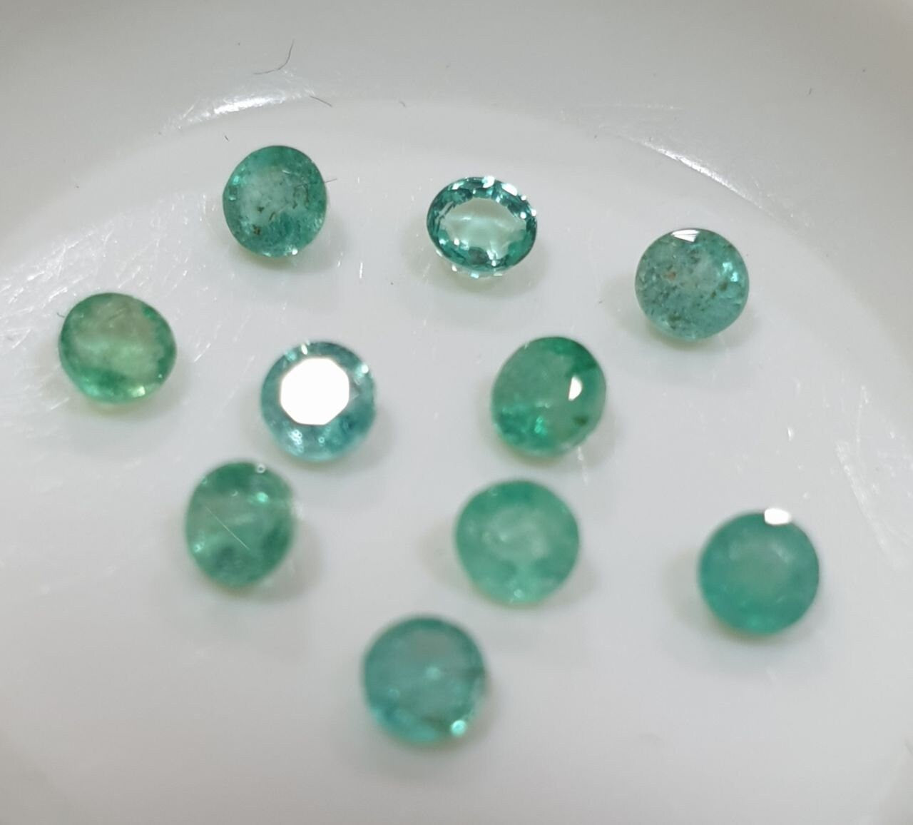 Lote de esmeraldas facetadas redondas de 3 mm (10 piezas) - Paquetes de piedras preciosas - Piedras sueltas al por mayor - Gemas naturales