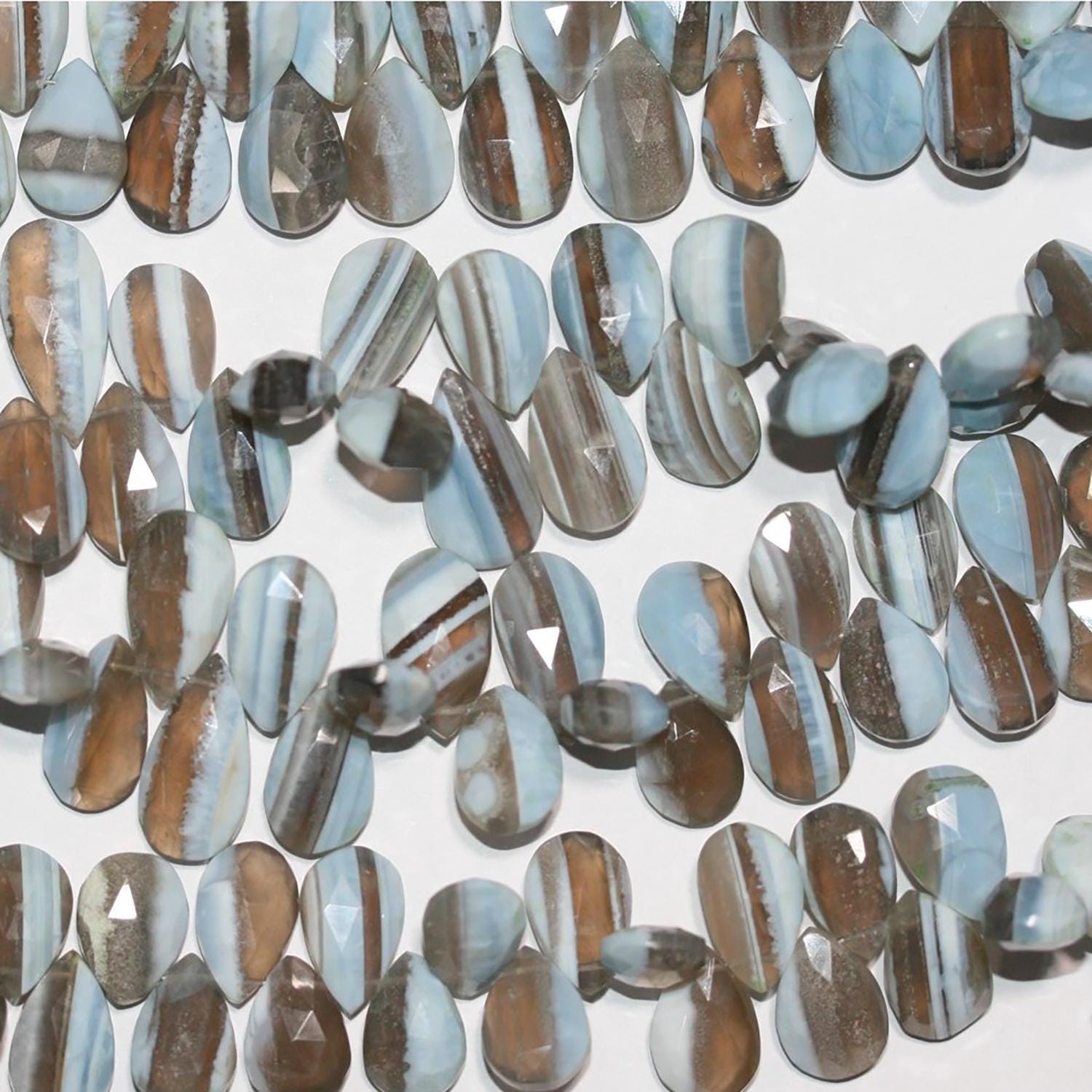 Cuentas de ópalo azul facetado de 8" de St., 16 x 10 mm, aprox. - Hilo de 20 cm.