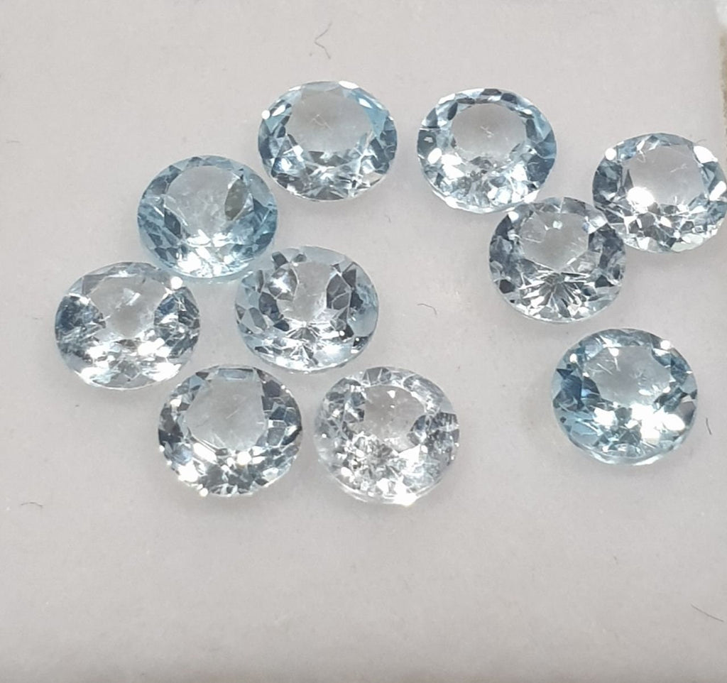 Lote de 10 topacios azul cielo facetados de corte brillante redondo de 4 mm. Gemas naturales a precios de mayorista.
