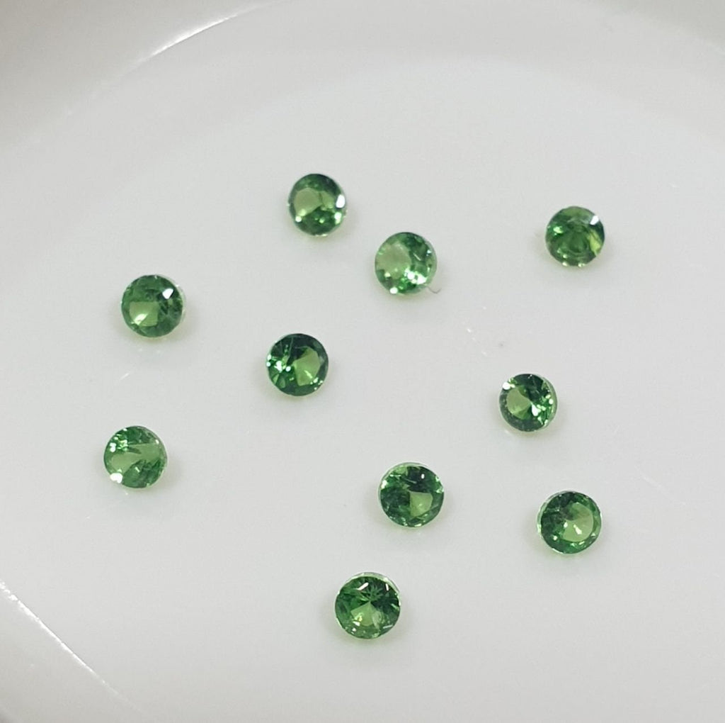 Lot de grenats tsavorites ronds à facettes de 1,7 mm (10 pièces) - Pierres précieuses en vrac - Prix de gros