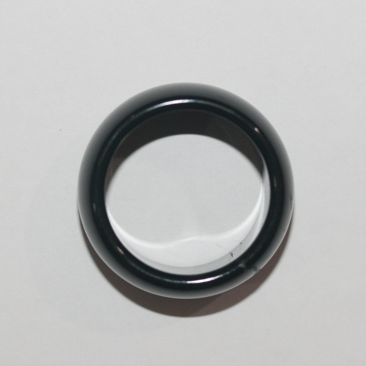 Pendentif créole lisse en onyx 27x12mm.