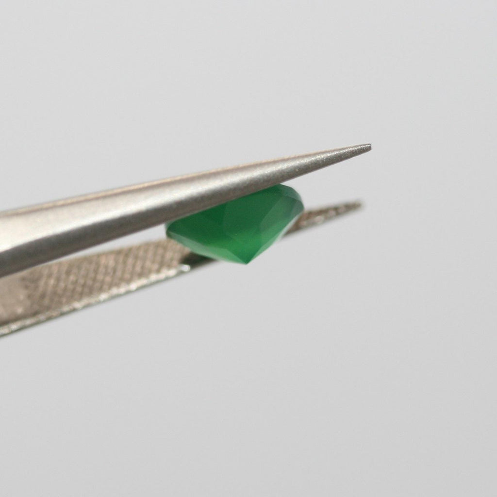 Lot de 15 pierres rondes à facettes en onix vert de 7 mm. - Pierres précieuses de qualité supérieure, vente en gros.