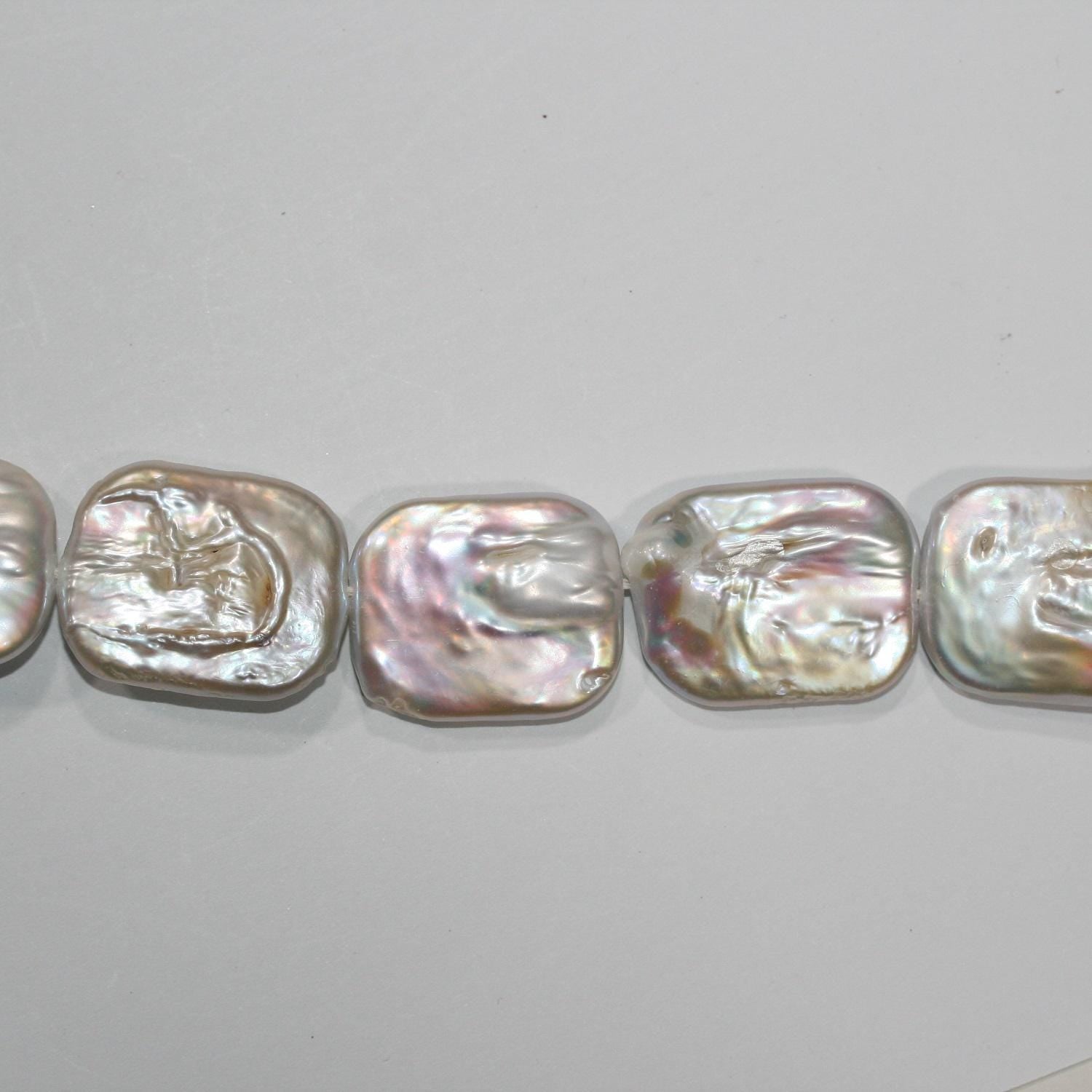 Perles d'eau douce rectangulaires de 40 cm (16 pouces), environ 25 x 20 mm. Collier de 40 cm. Perles naturelles à prix de gros.