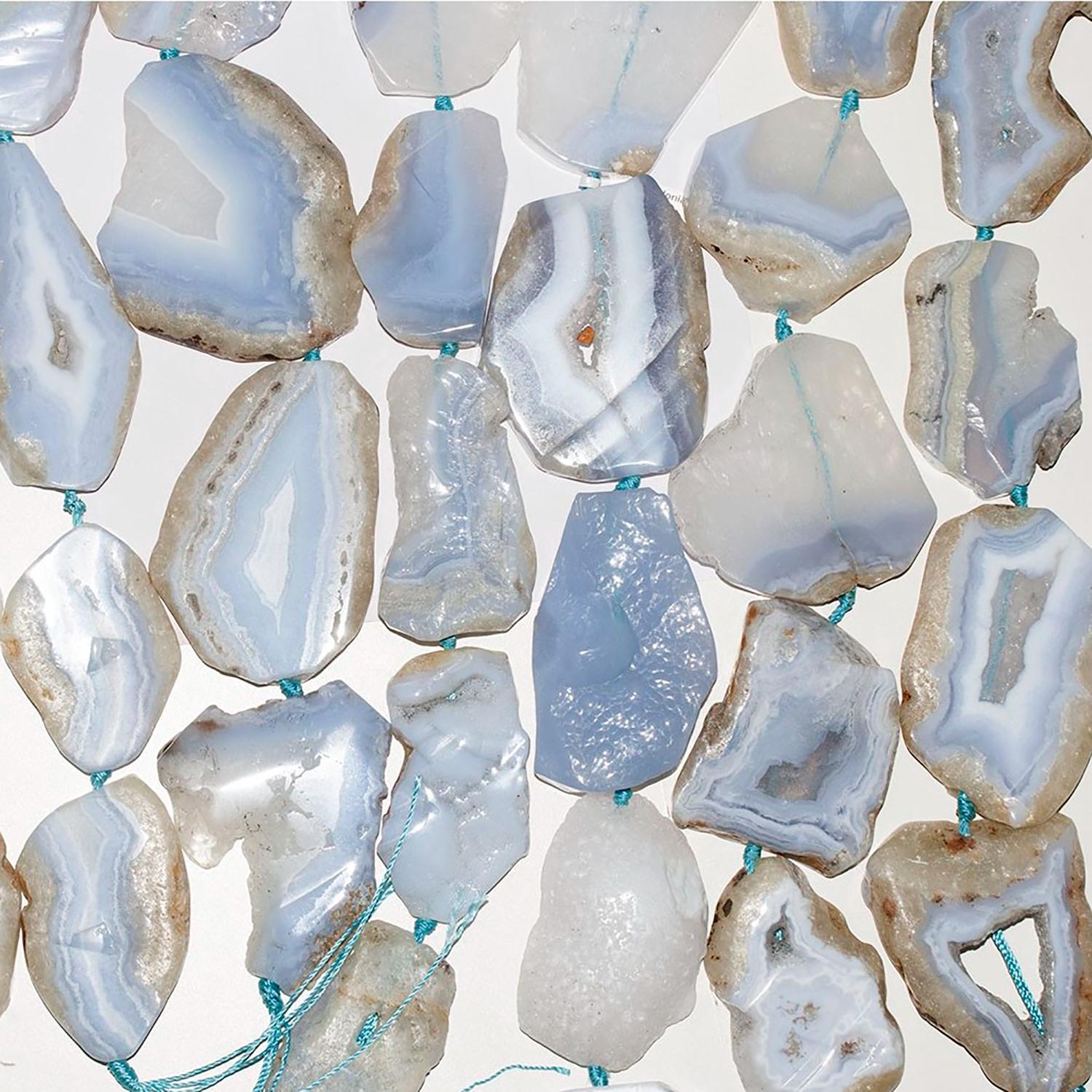 Perles plates irrégulières en calchédoine bleue St, 16 pouces (environ 36-65 mm) - Longueur du fil : 40 cm