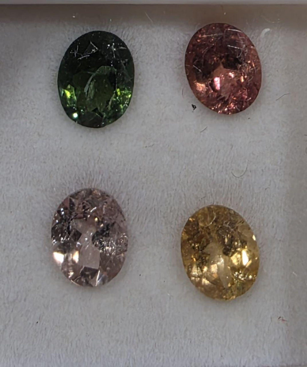 Lote de turmalina multicolor facetada ovalada de 6 x 5 mm (4 piezas) - Paquetes de piedras preciosas - Piedras sueltas precio al por mayor - Gemas naturales
