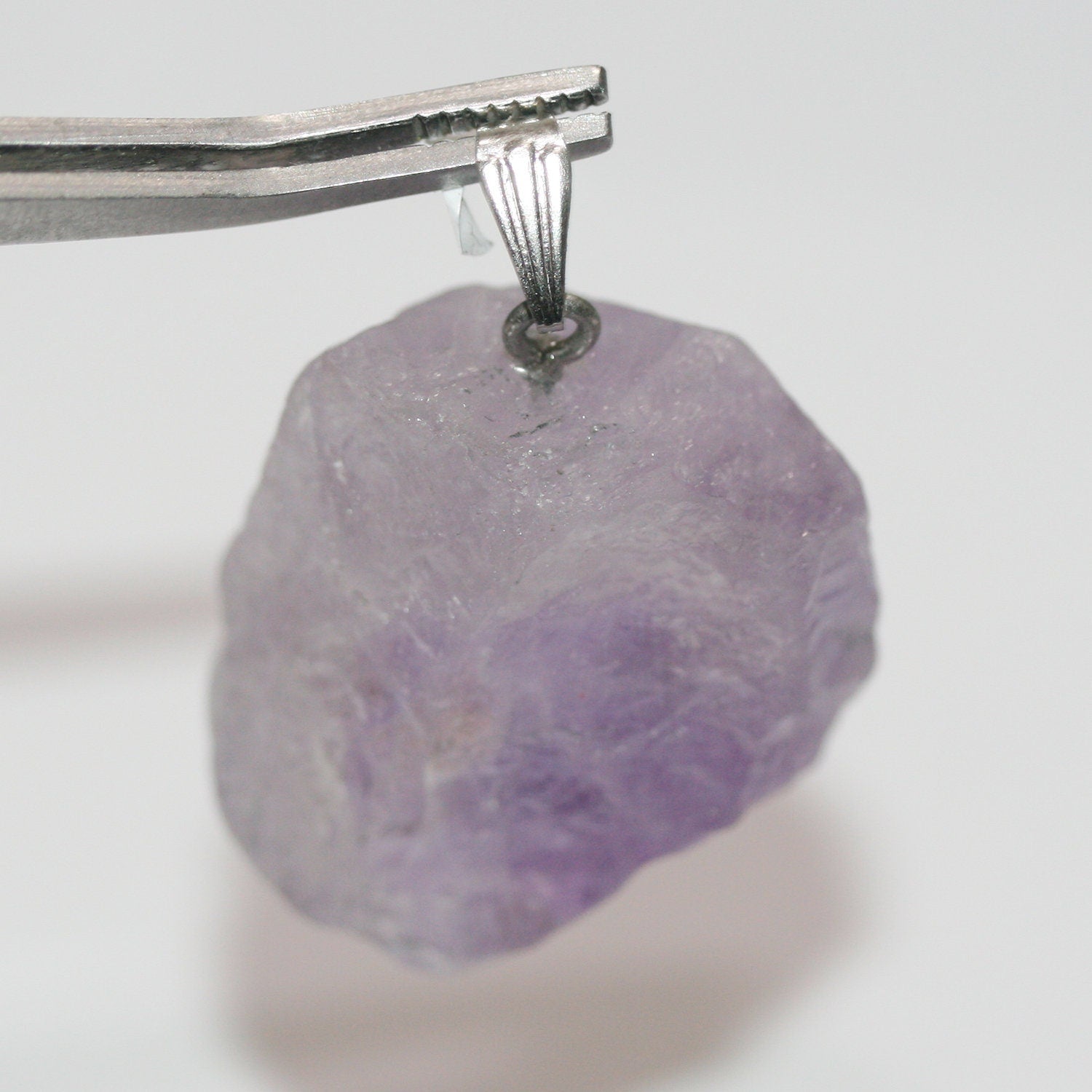 Colgante de pepita de amatista sin pulir de 20-25 mm aprox. (1 unidad)
