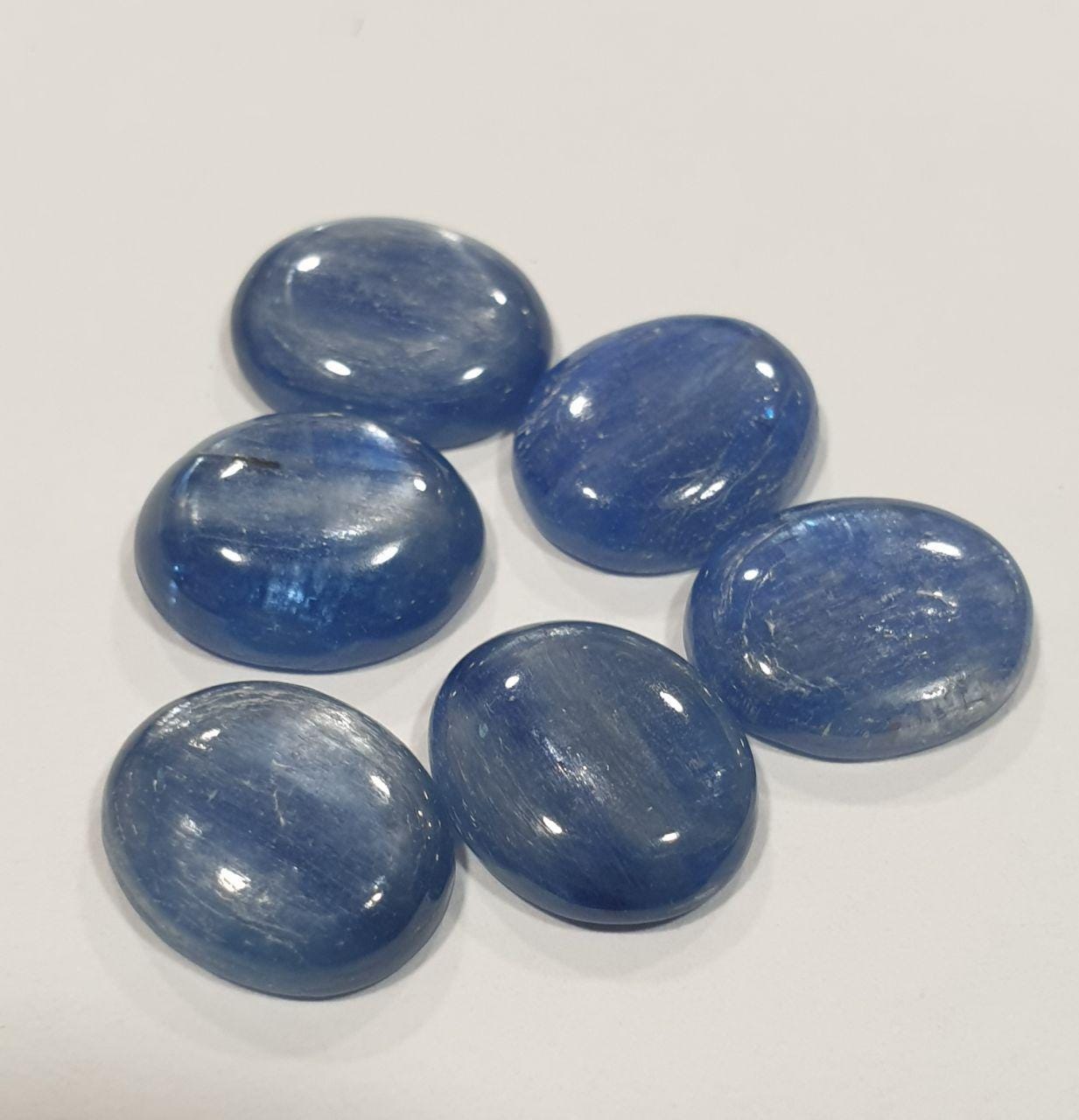 Lote de 6 cabujones ovalados de cianita de 12 x 10 mm. (6 uds.)