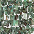 Perles en forme de goutte à facettes de Sainte-Chrysoprase, 8 pouces (16 x 8 mm). Longueur du fil : environ 20 cm.