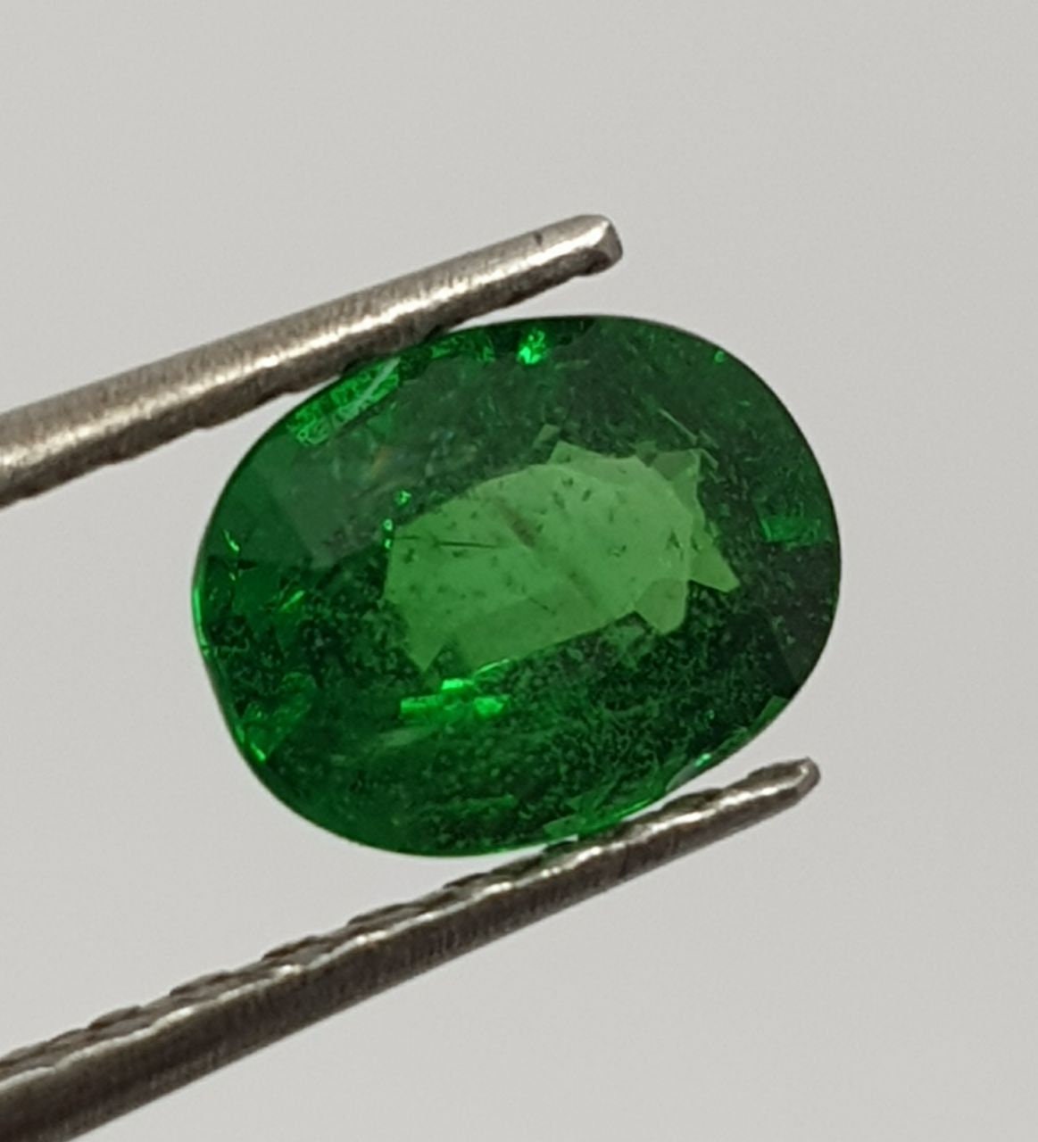 1.1ct Tsavorite Garnet Oval  Cut  7x5.5mm -Green Garnet  Wholesale - Natural Green Garnet Wholesale- From Tanzania