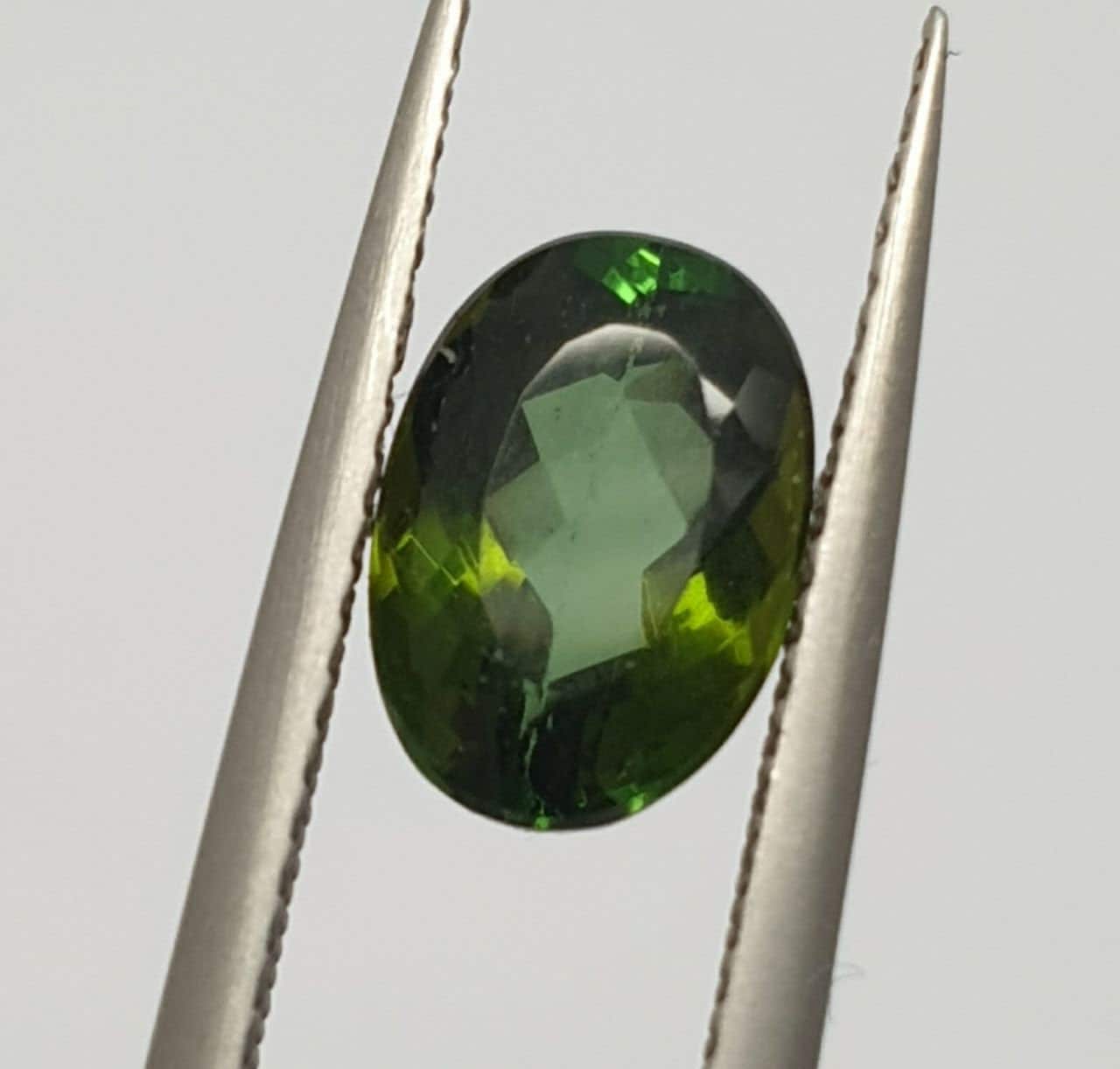 Tourmaline verte naturelle non traitée, taille ovale à facettes, 9,5 x 6,6 mm, 2,5 ct - Pierre précieuse naturelle - Couleur rare - Couleur exceptionnelle - Origine : Brésil