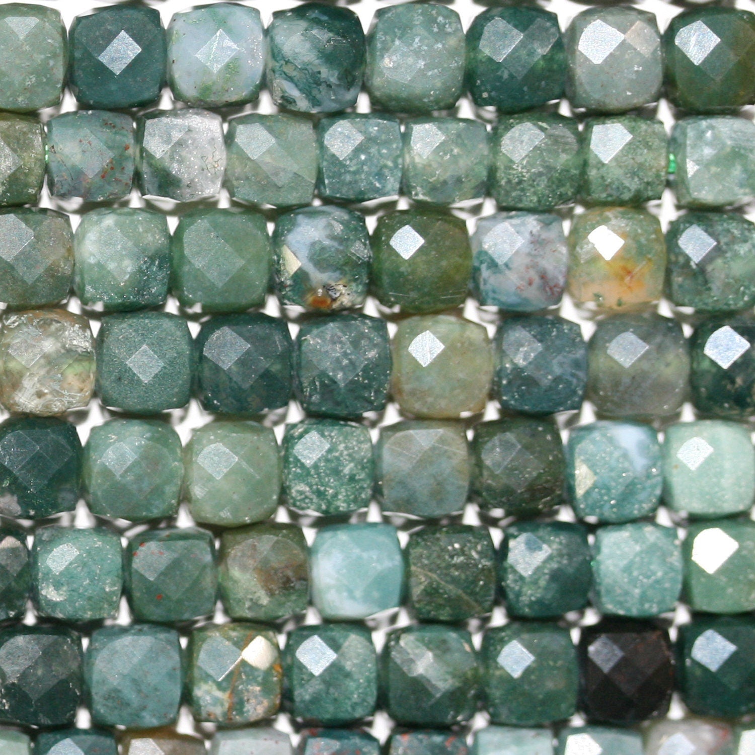 Cuentas de cubo facetadas de ágata St Moss de 16" de 5 mm - Hilo de 40 cm.