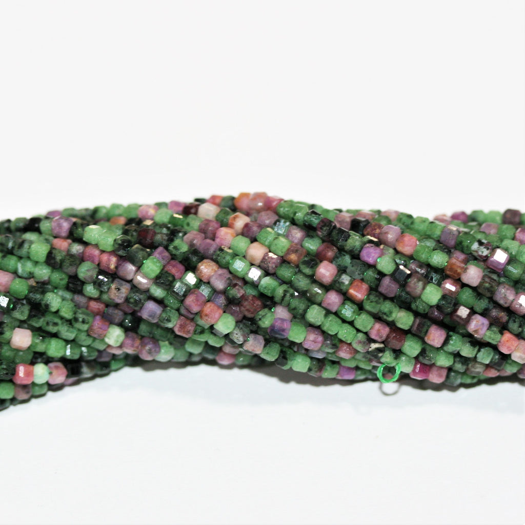 Perles cubiques à facettes en zoïsite rubis St de 15 pouces, 2 mm, brin de 39 cm.