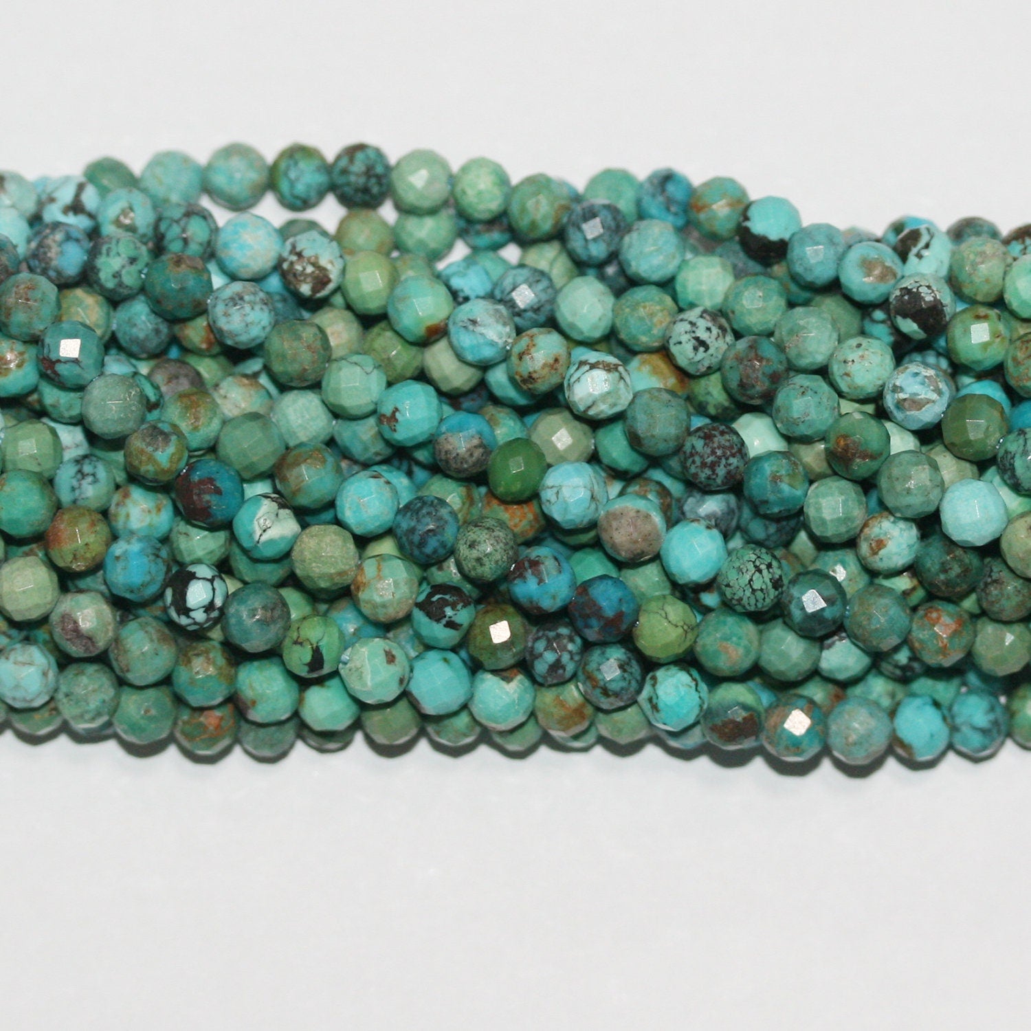 Perles rondes à facettes en turquoise St. de 15 pouces, 5 mm. - Fil de 39 cm.