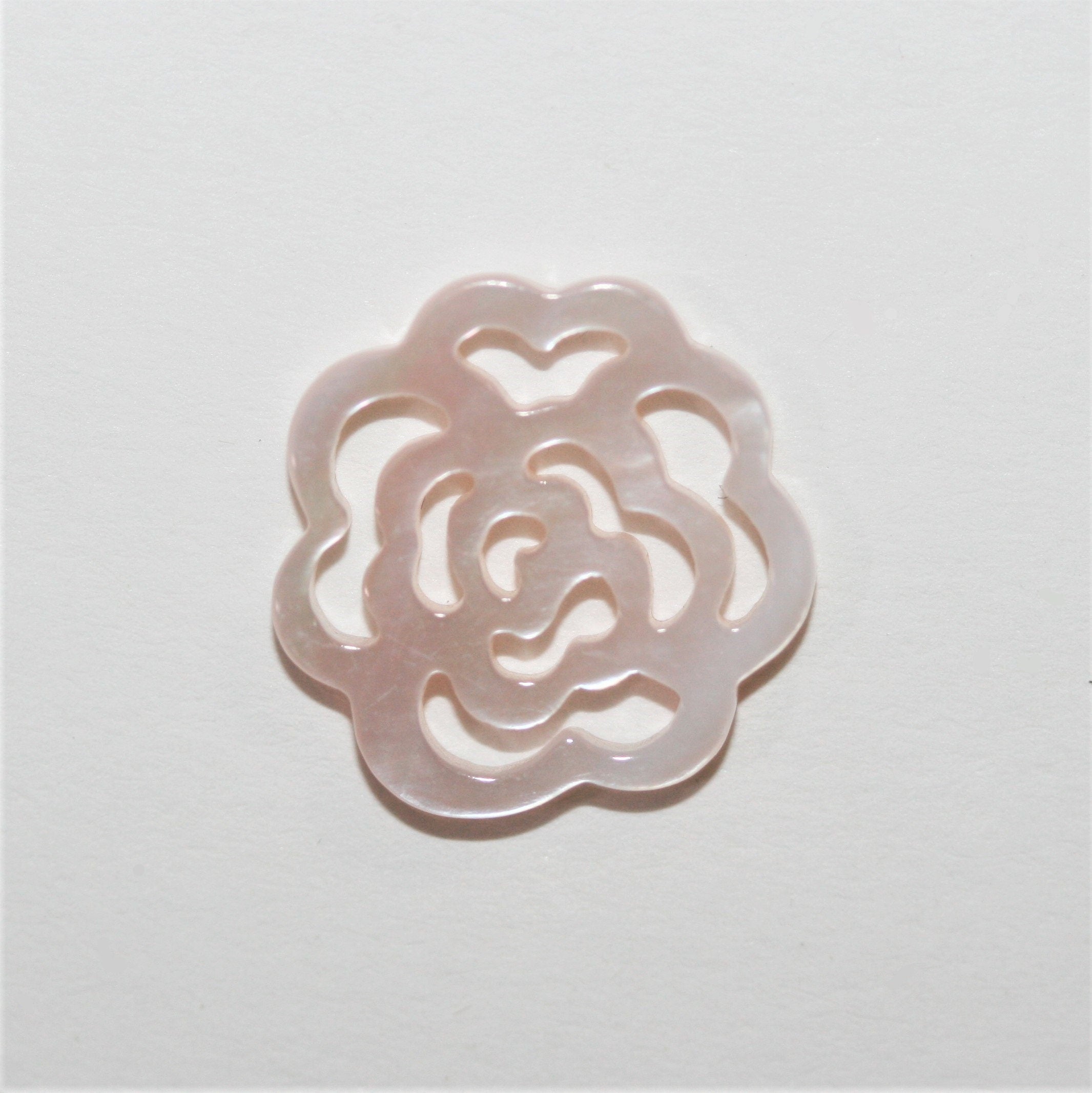 Colgante Flor Nácar Rosa 15mm.- 1 Par