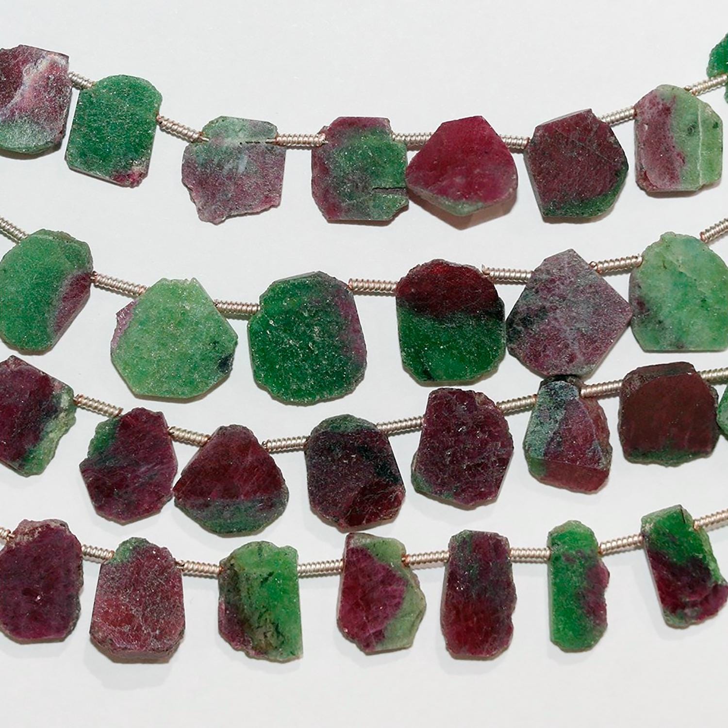 Cuentas ovaladas lisas irregulares de zoisita de 8" (8-12 mm). Aprox. - Hilo de 20 cm.