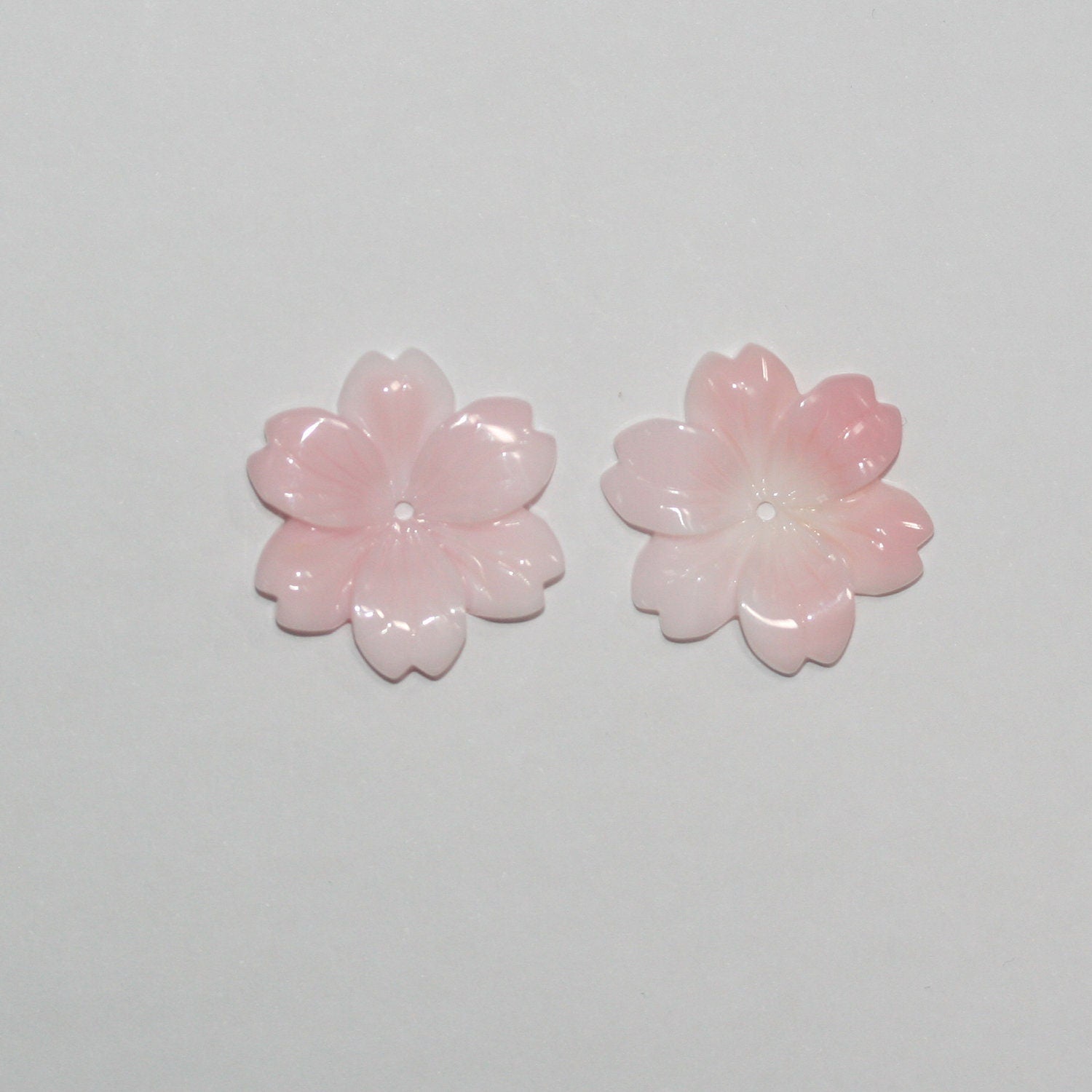 Pendentif feuille en coquillage rose naturel (1 paire) 20 mm