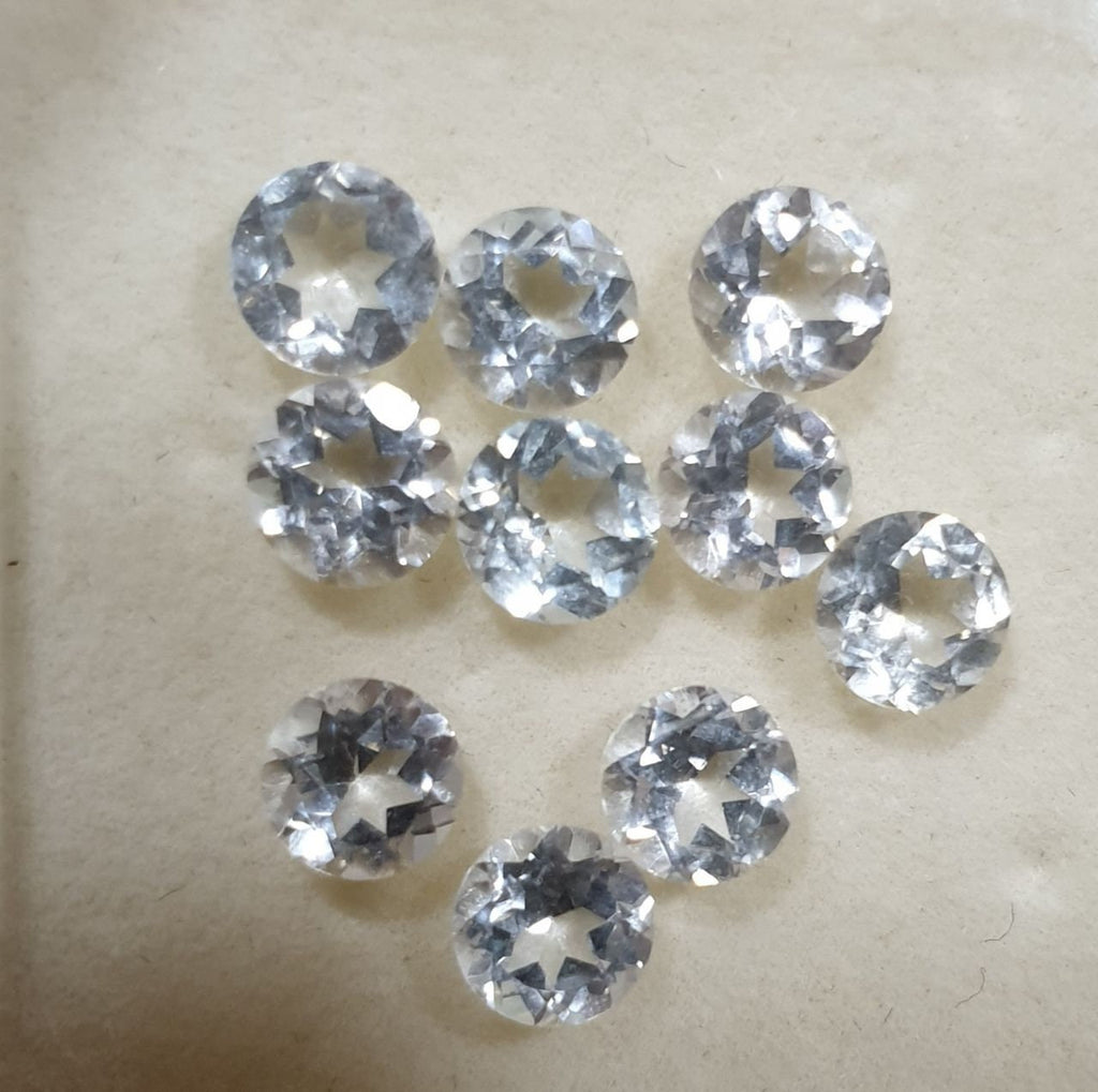 Fournisseur de topazes blanches AAA taillées en brillant rond à facettes de 5 mm et de cabochons