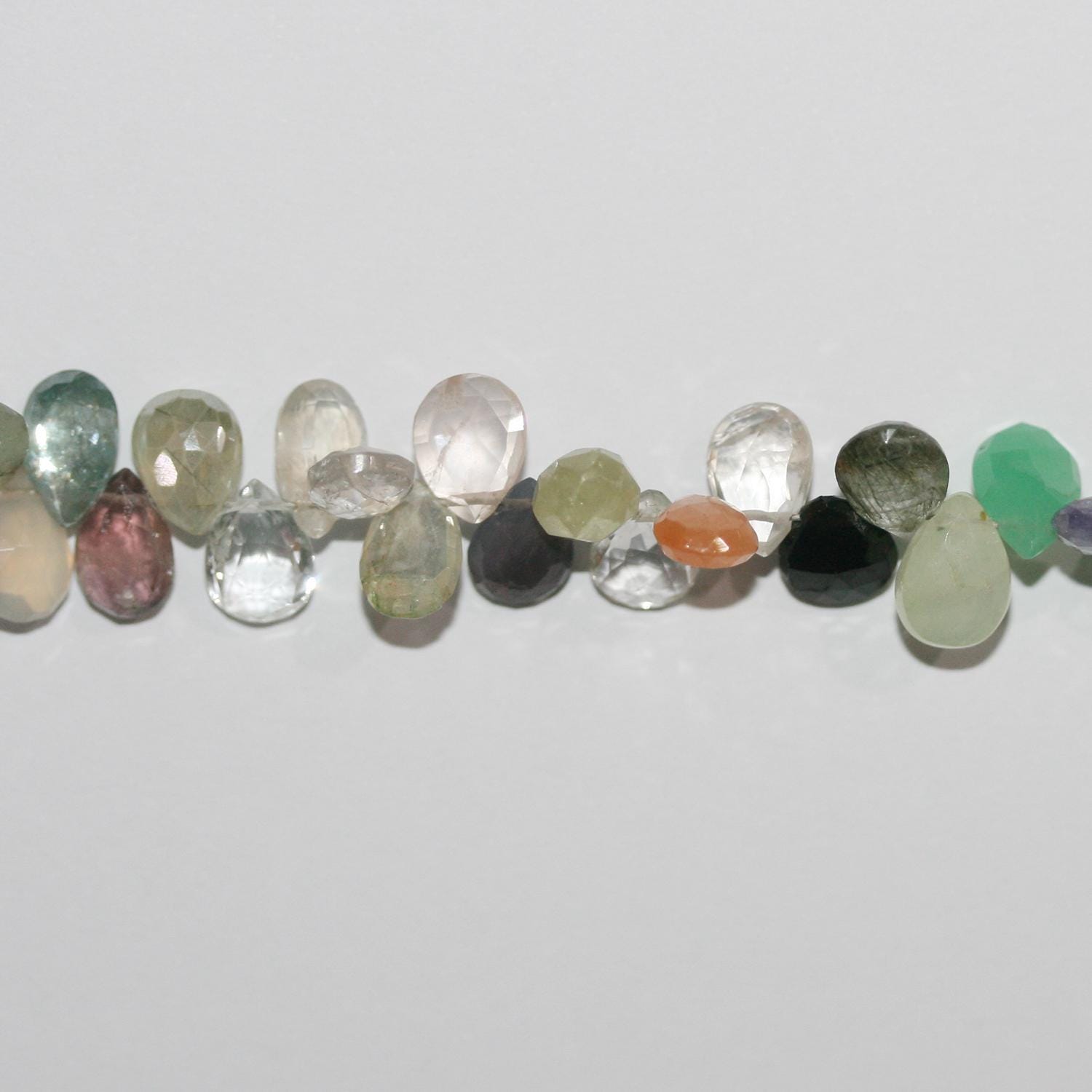 Cuentas multipiedra facetadas de 18 cm (8 x 6 mm). Hilo de 20 cm aprox.