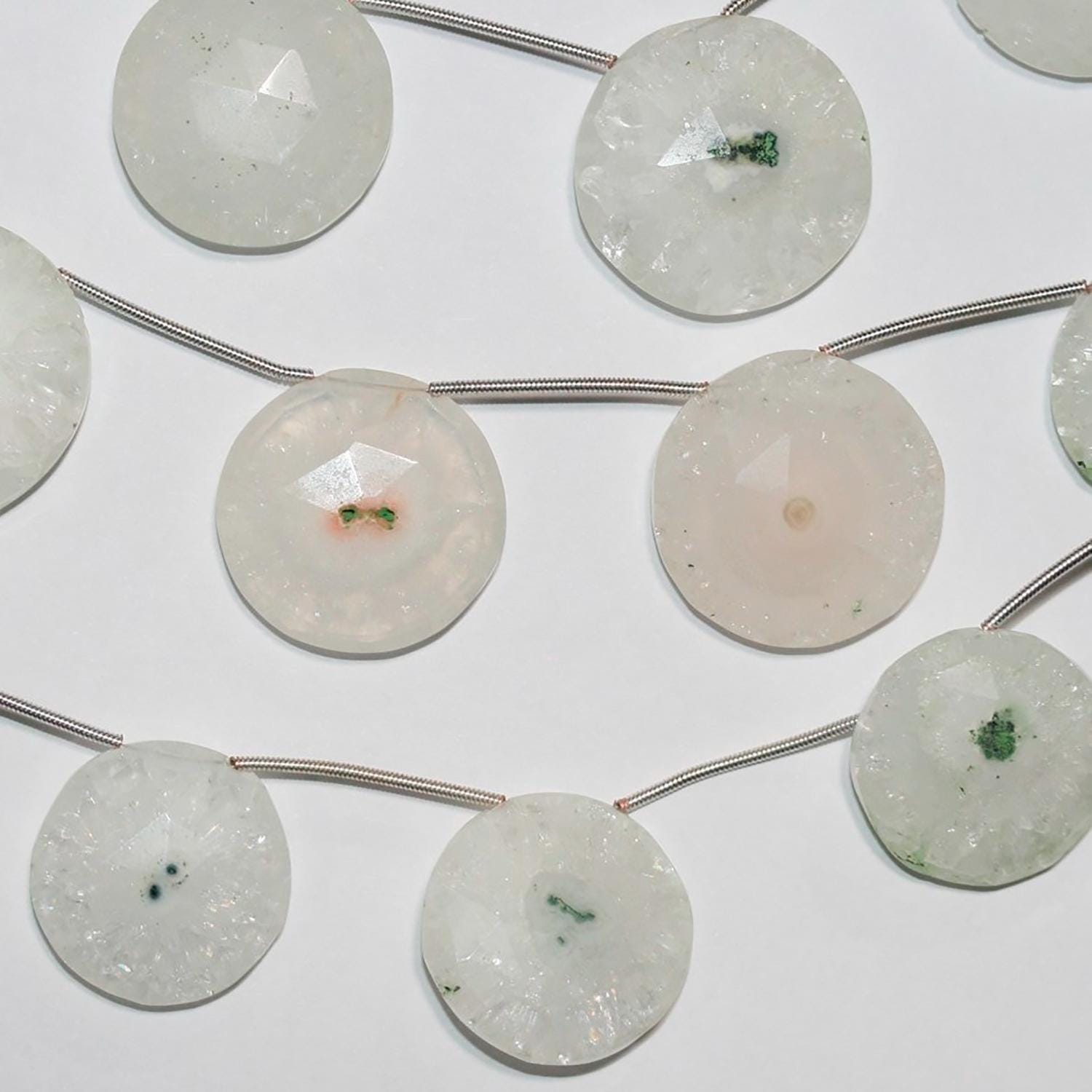 Cuentas de cuarzo solar facetadas de 8" (20-25 mm, aprox. - Hilo de 20 cm)